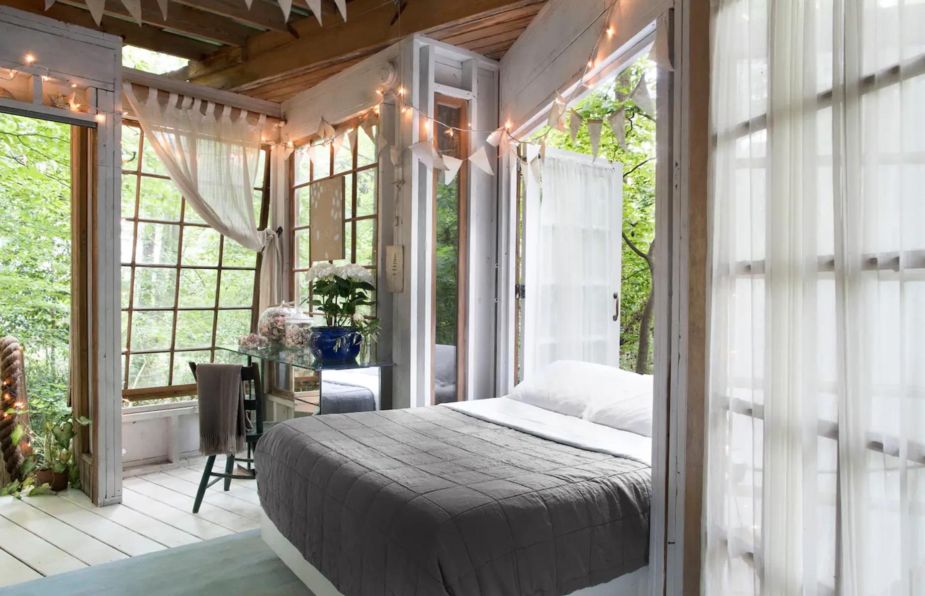 Reclaimed treehouse, Atlanta, USA
