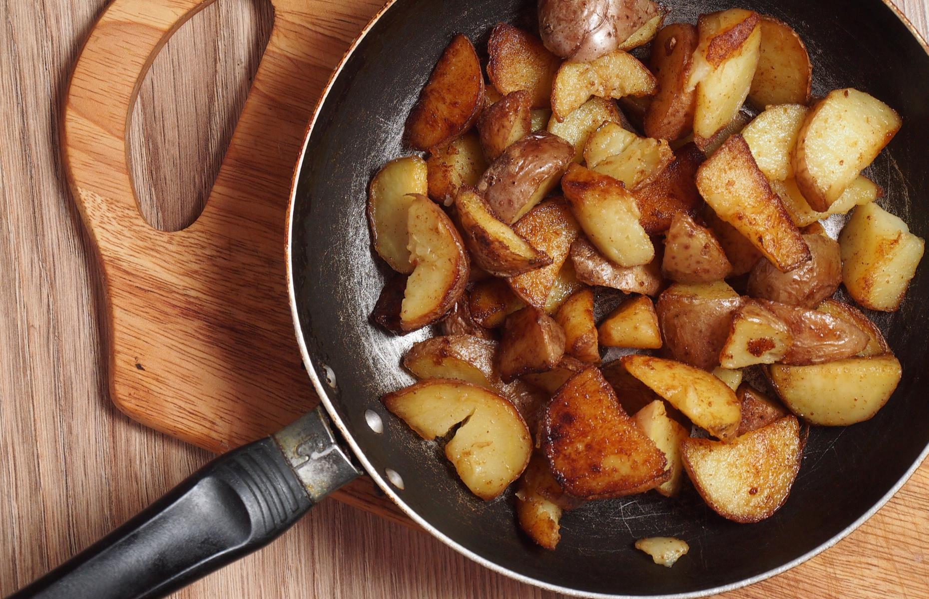 Как делать картошку. Potato cooked. The process of frying Potatoes. С чем ассоциируется картошка. Что лучше картошка или рис.