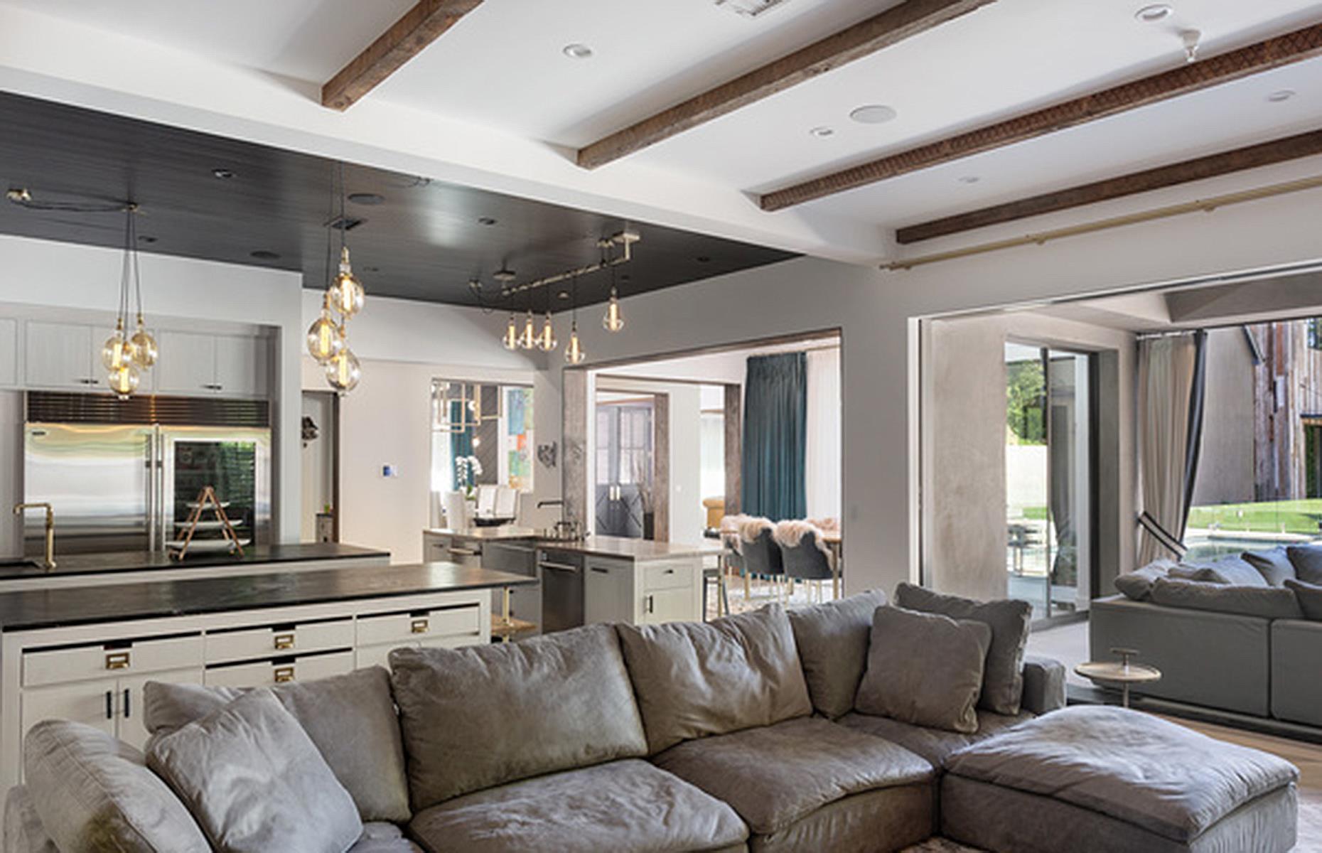 Kelly Clarkson's Encino mansion: $10 million (£8.1m) 