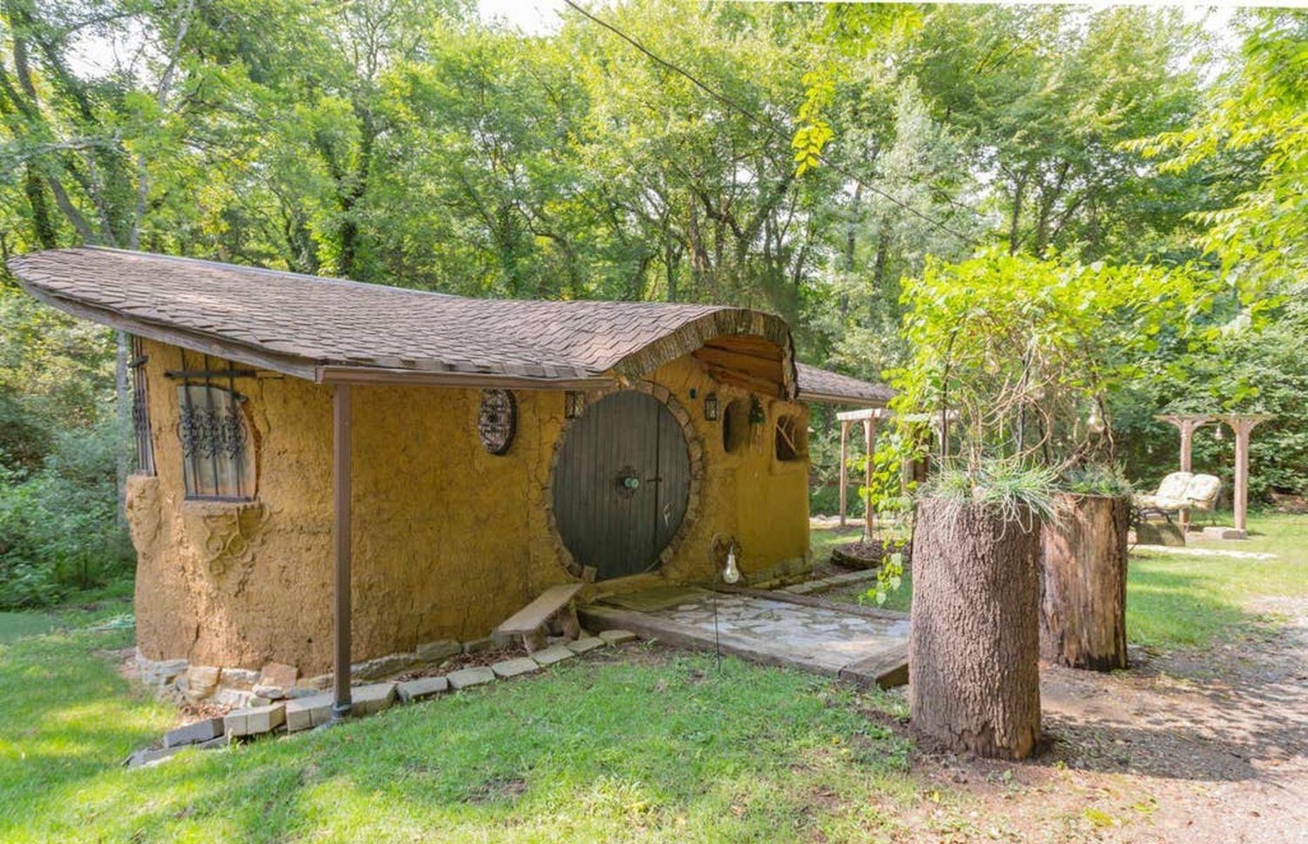 Hobbit House, Tennessee, USA