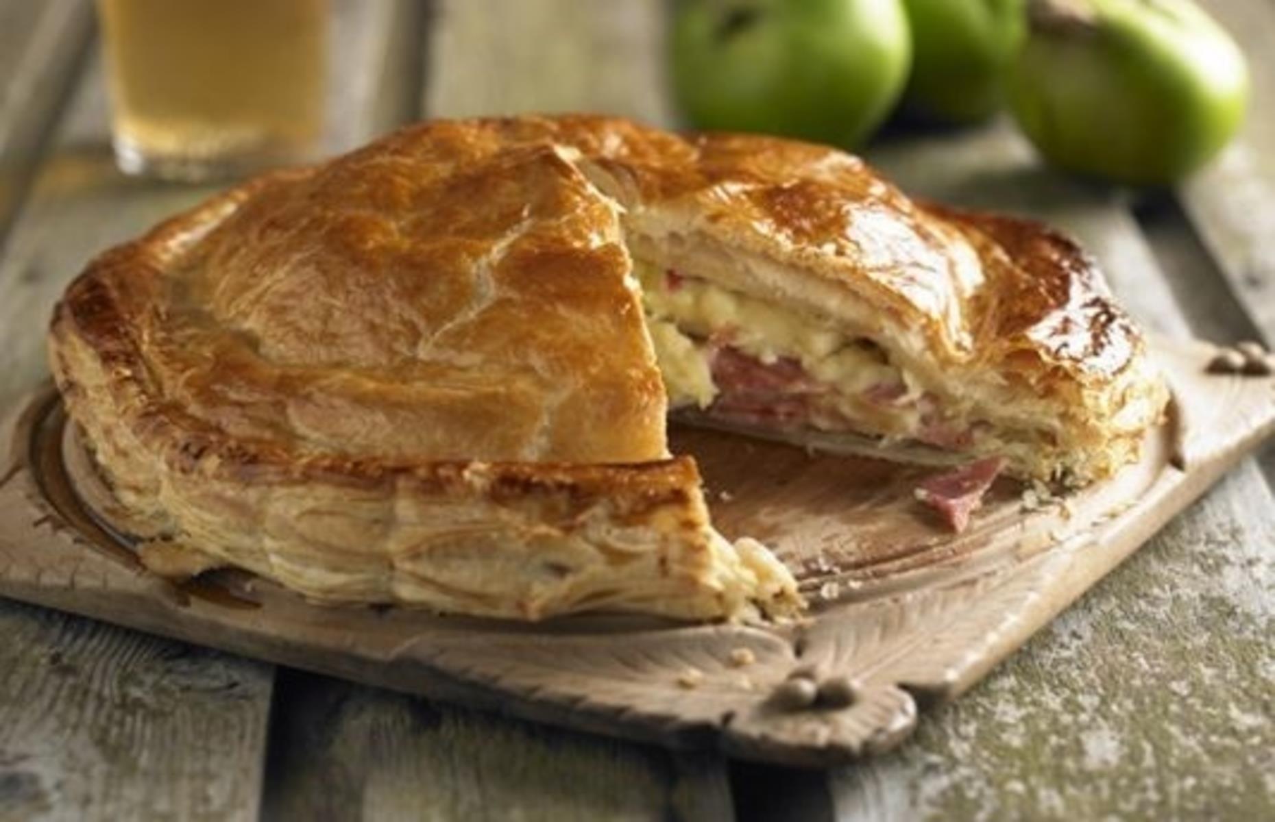 Ham and apple pie
