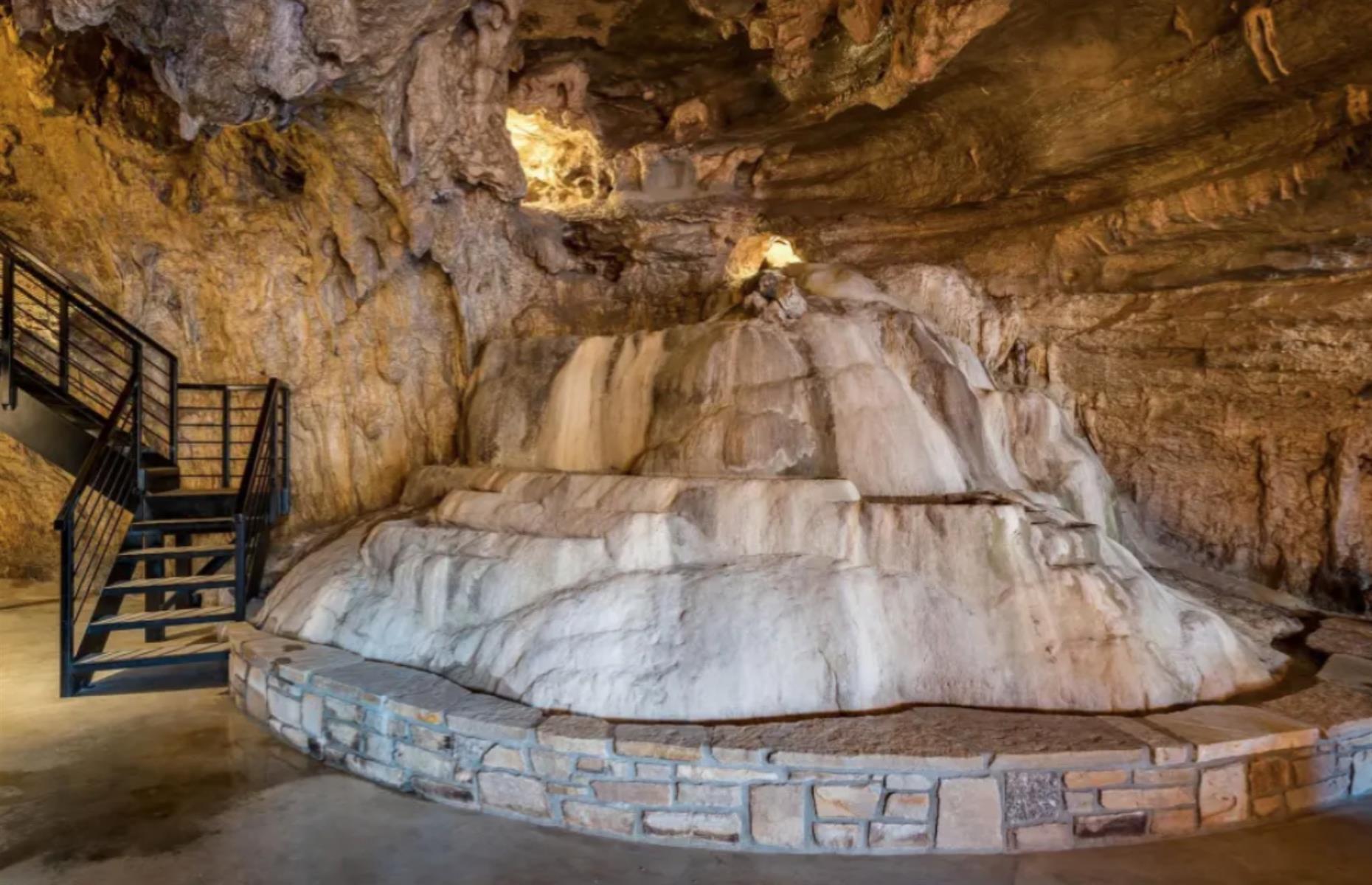 Converted Cold War cave, Arkansas, USA