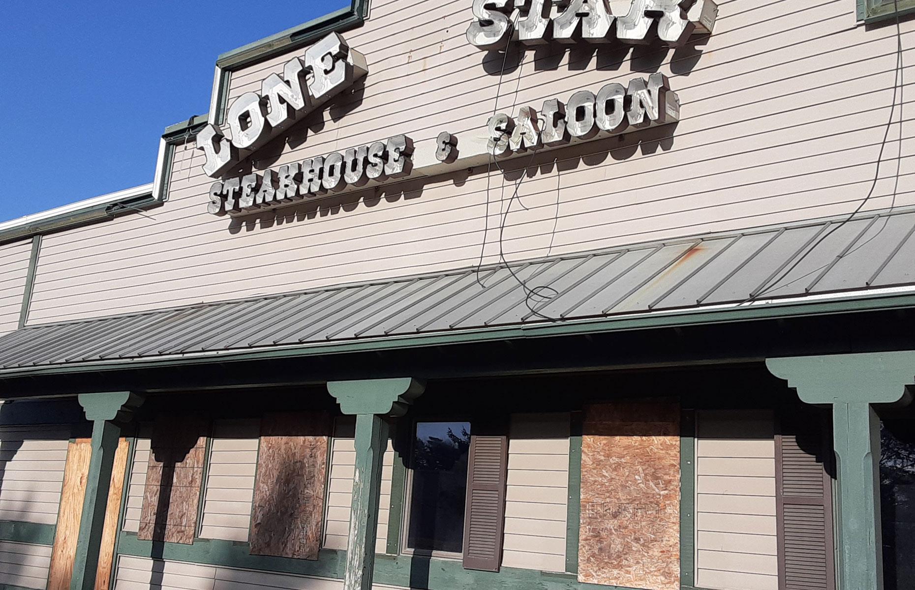 Lone Star Steakhouse & Saloon, current US locations: 1