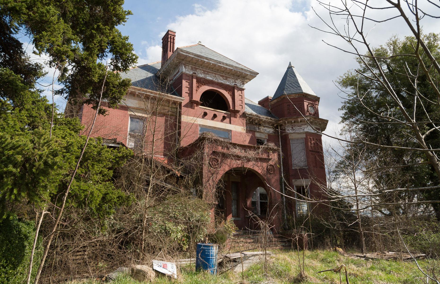 Rundown exterior