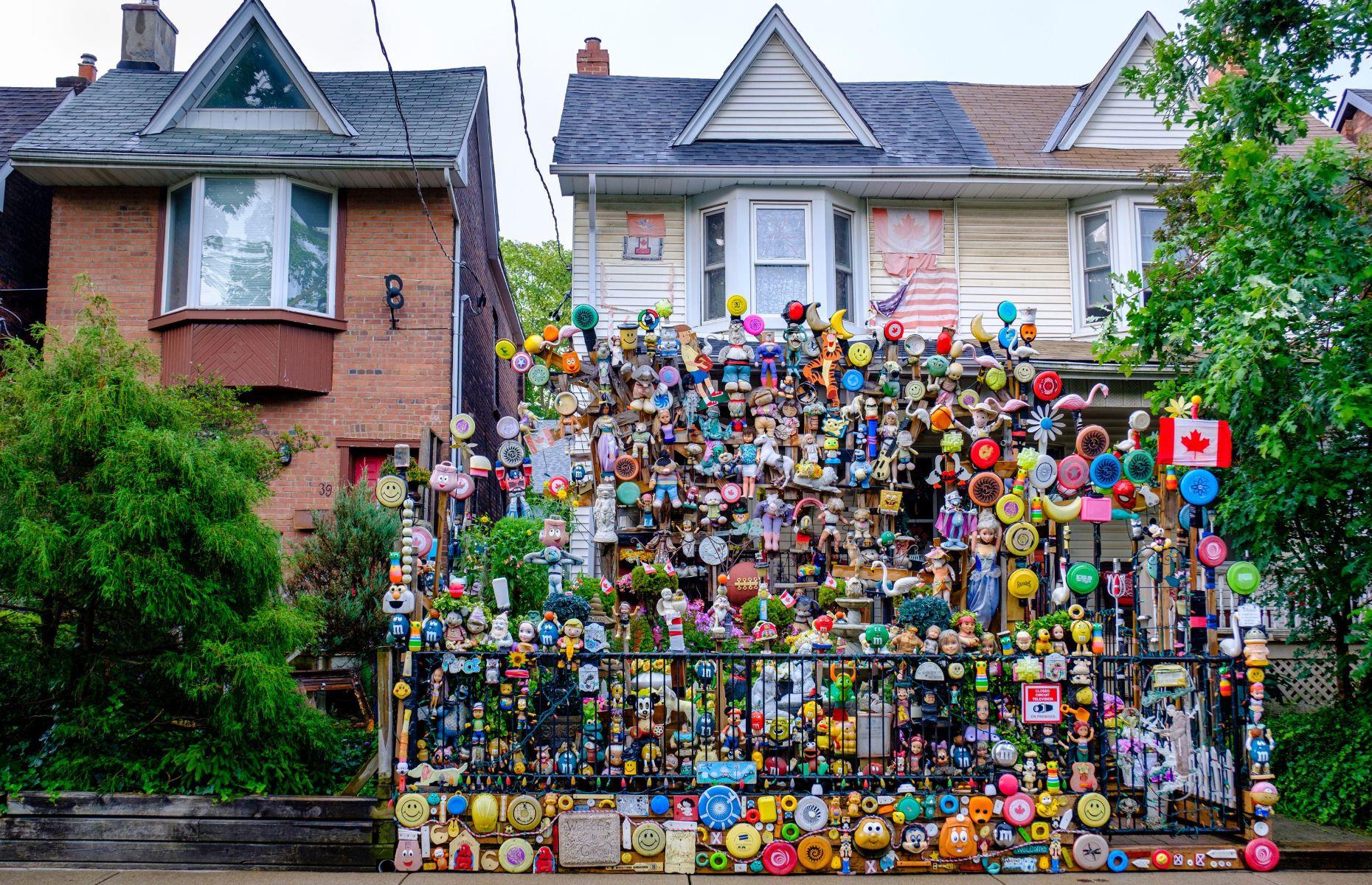 Leslieville's Crazy Doll House, Toronto, Ontario