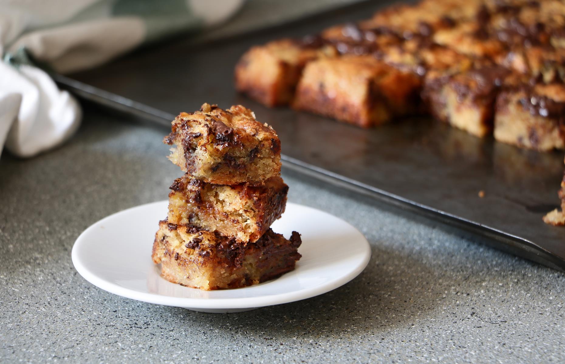 Prune and pecan praline blondies
