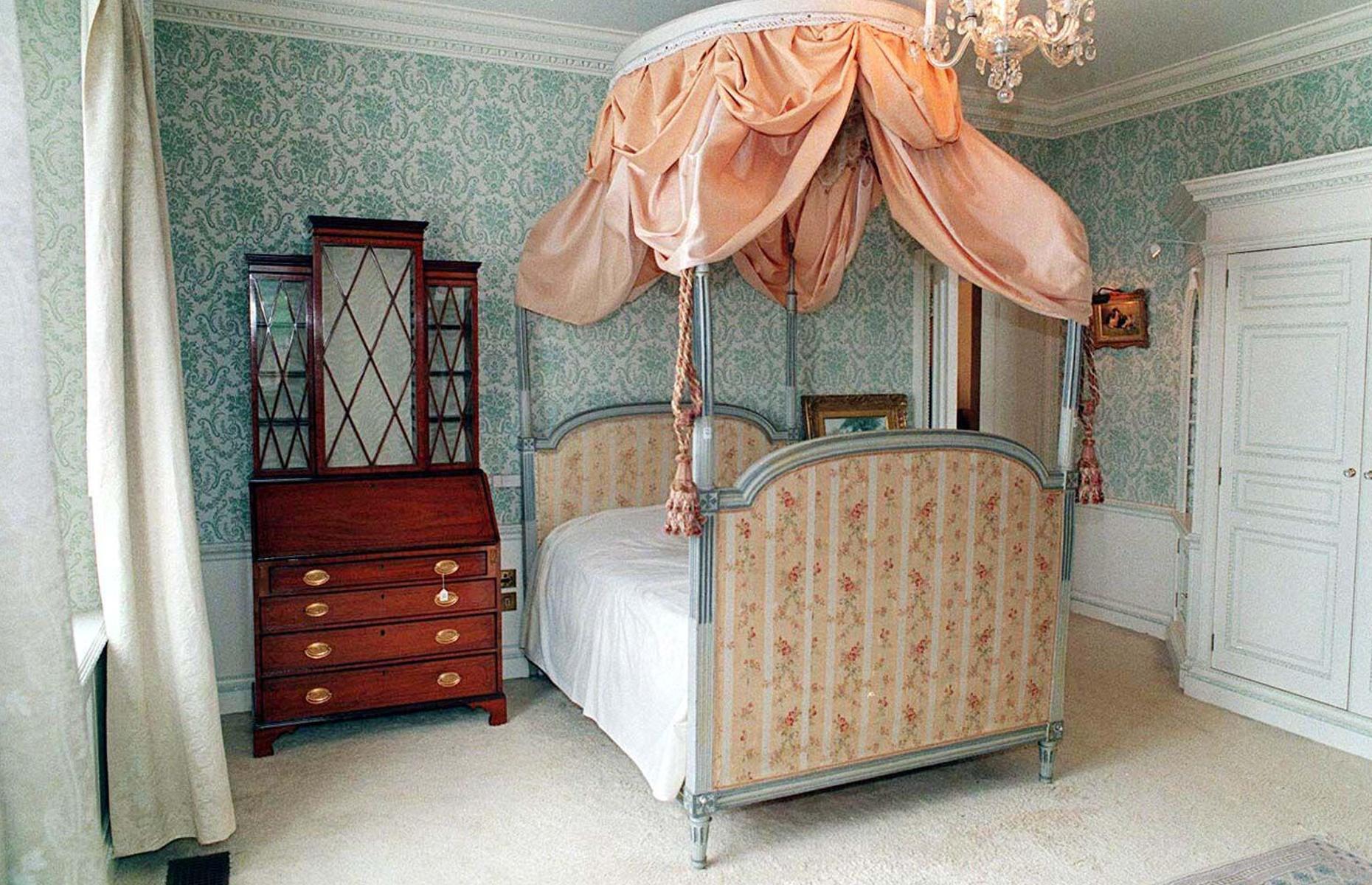 Camilla's bachelorette residence