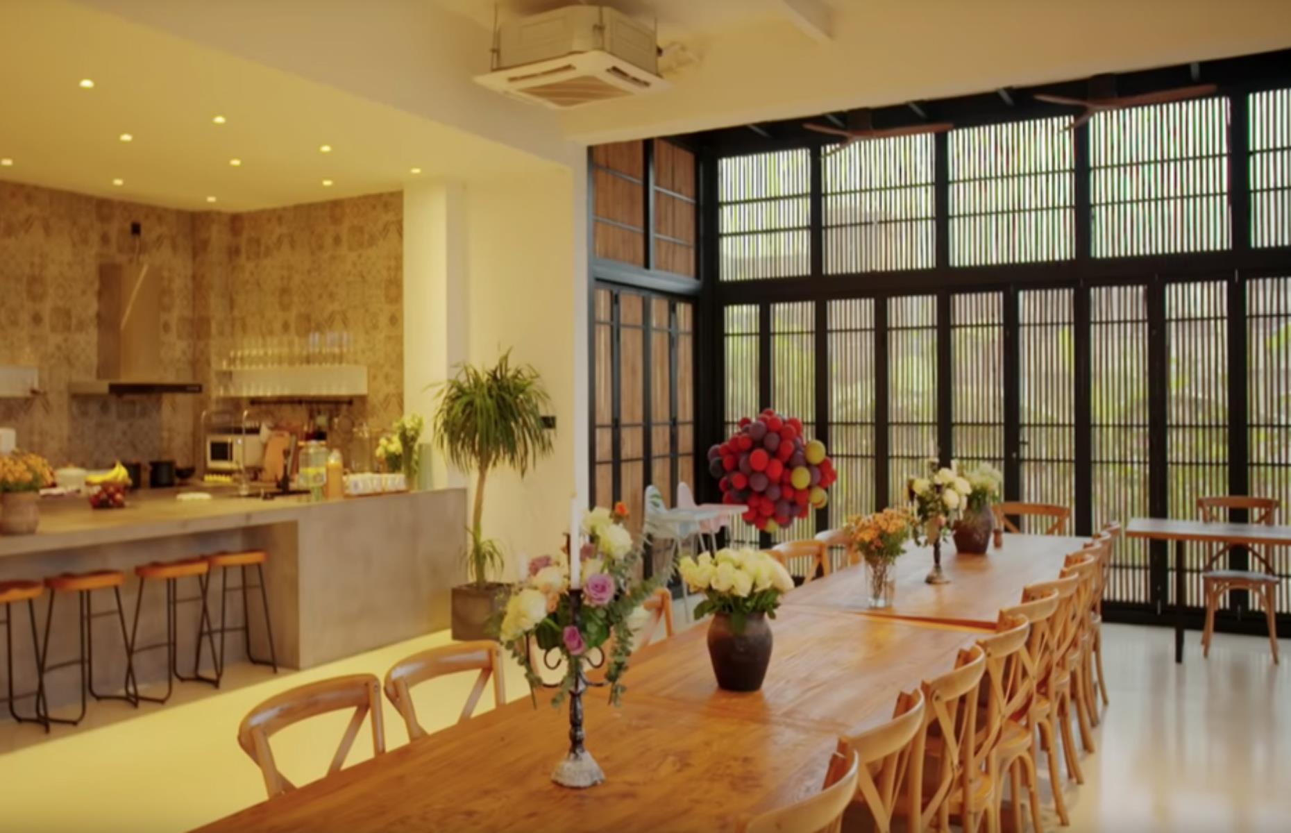 Country home: spacious communal areas