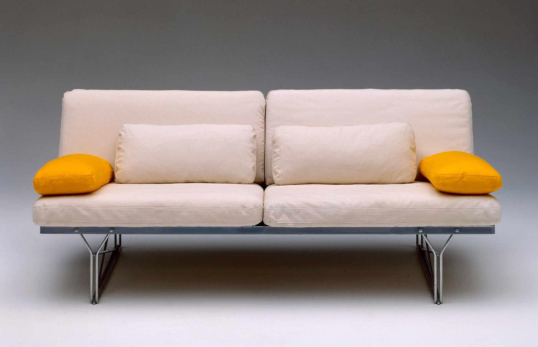 MOMENT sofa