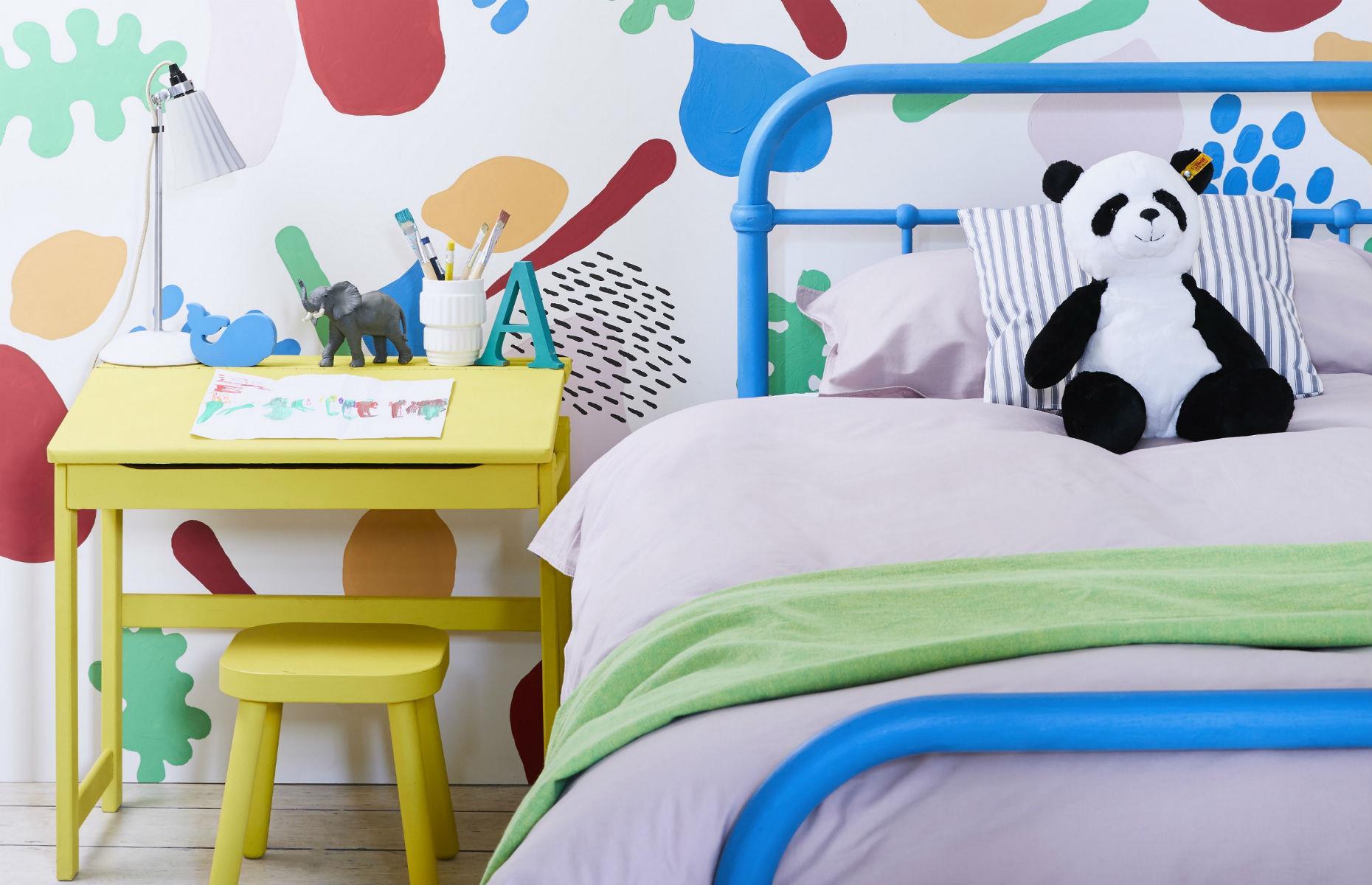 Makeover a metal bedframe 