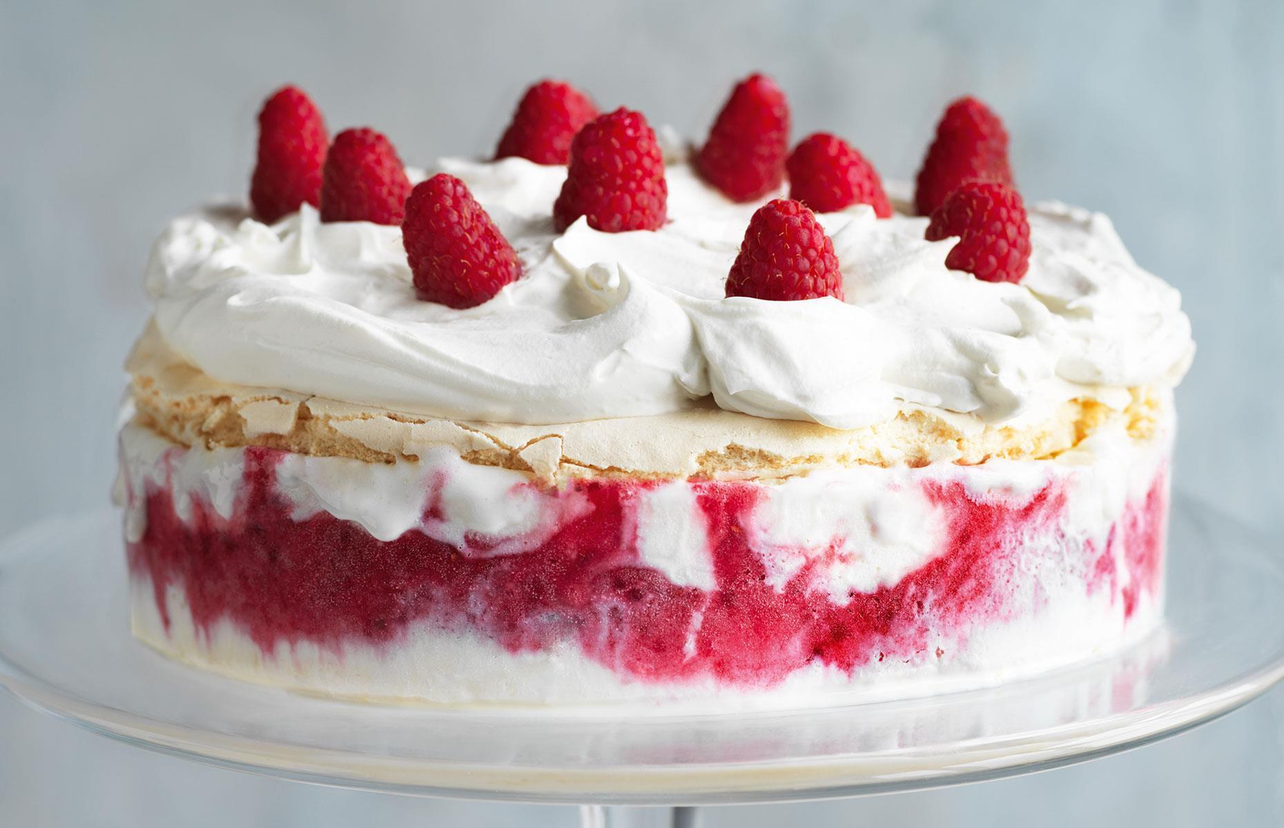9. Ice cream meringue cake