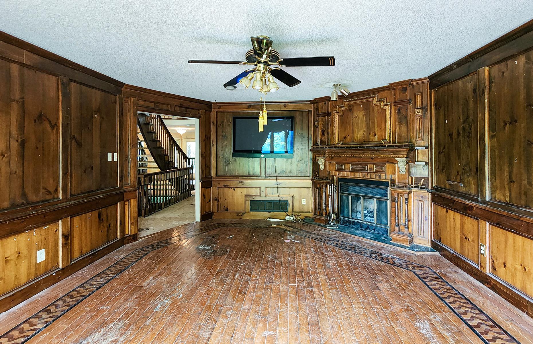 Forgotten suburban manor, Toronto, Canada