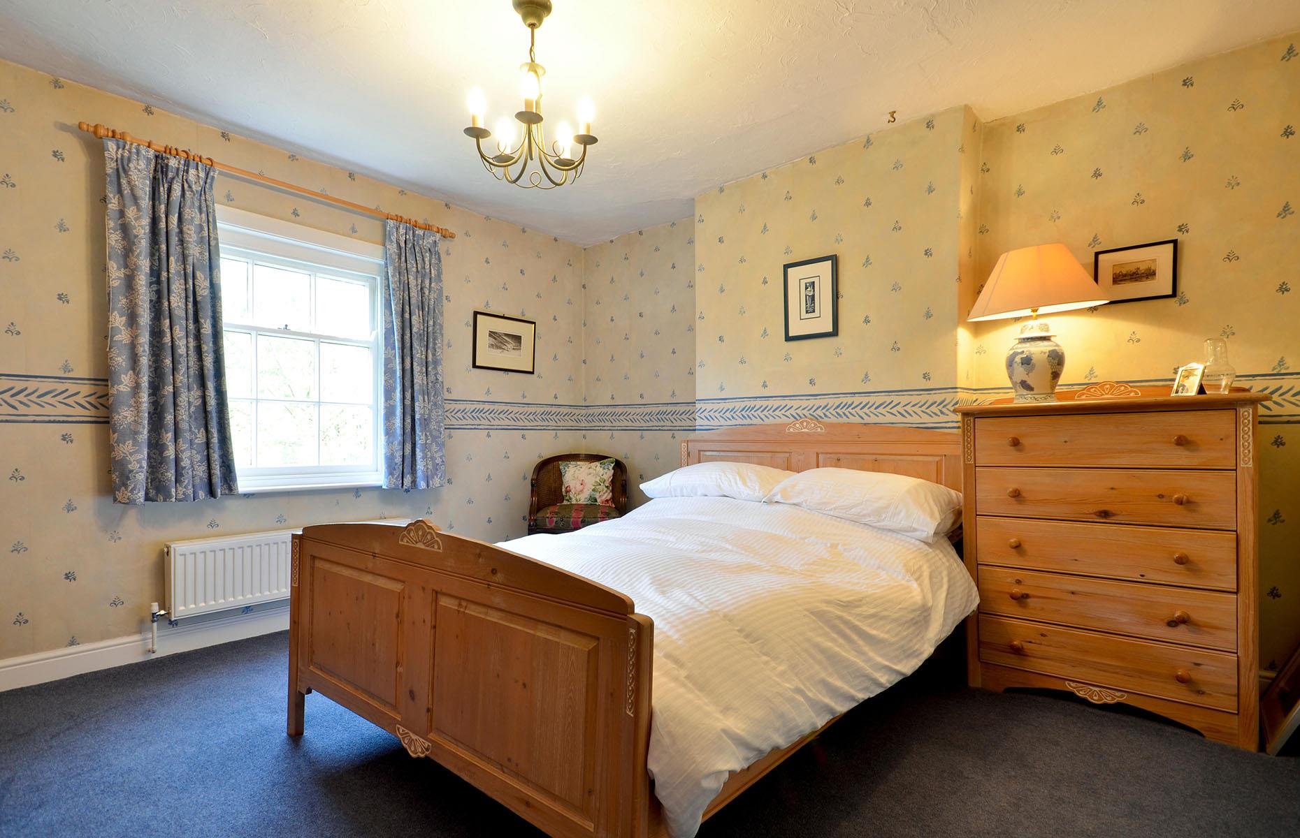 Decorative wallpaper borders