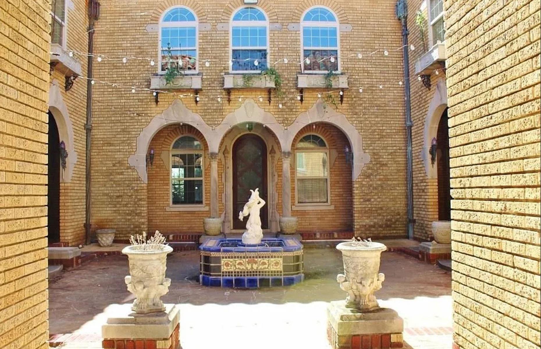 Alluring courtyard 
