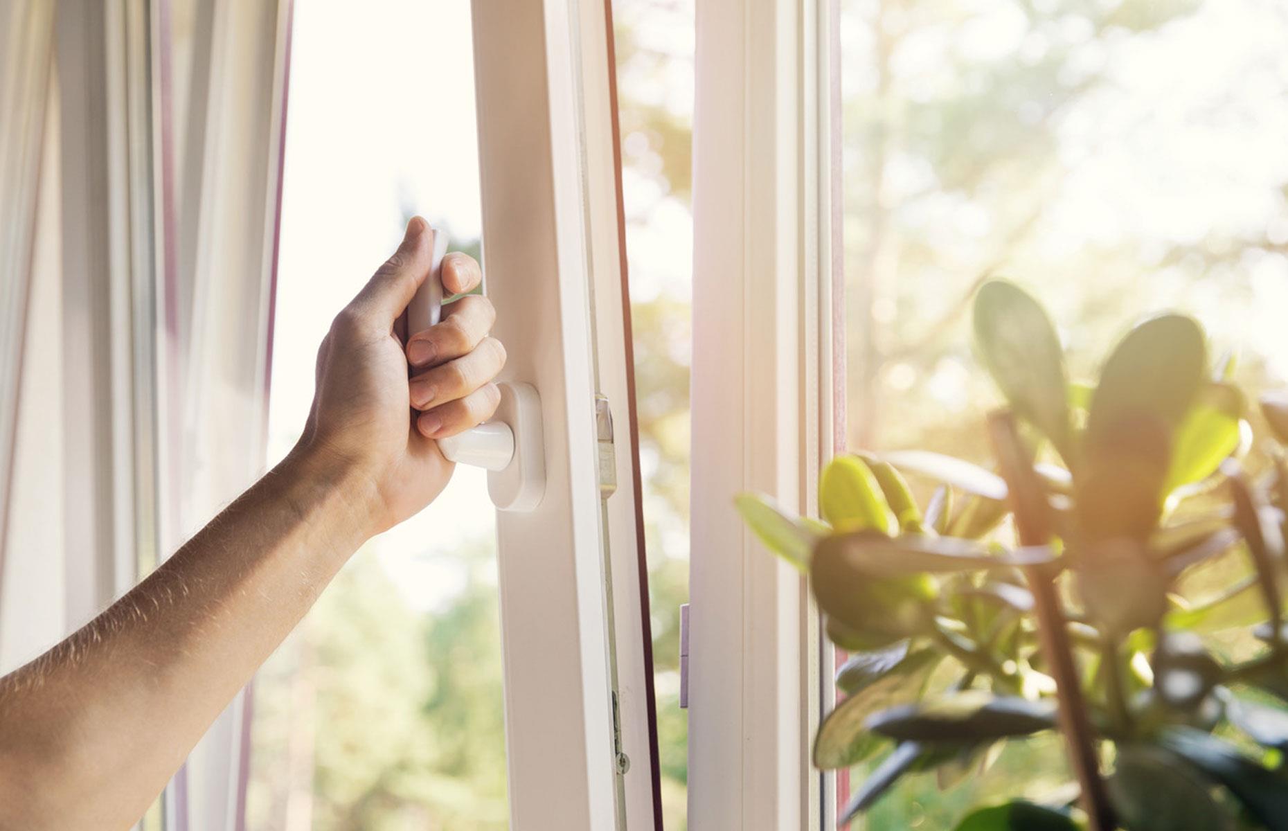 Opening or closing windows