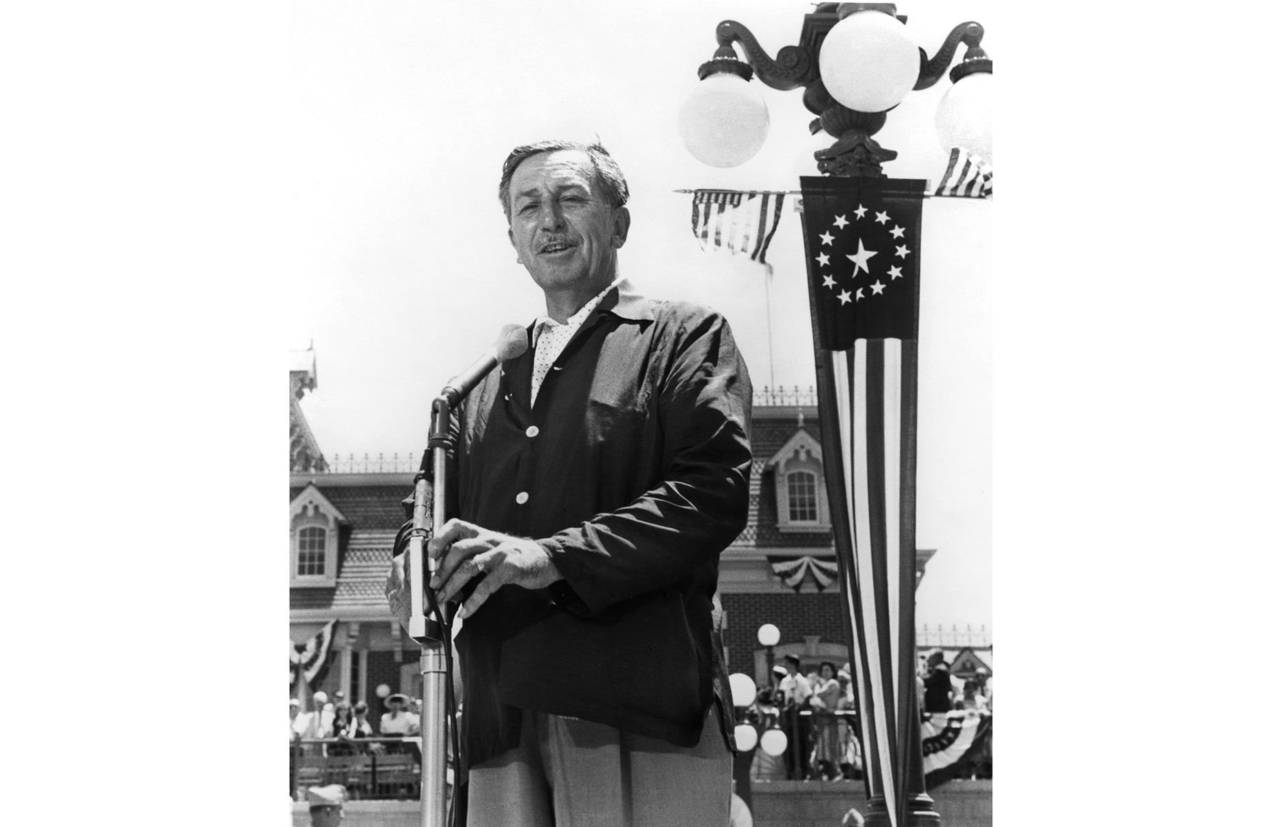 1955: Disneyland Park opens