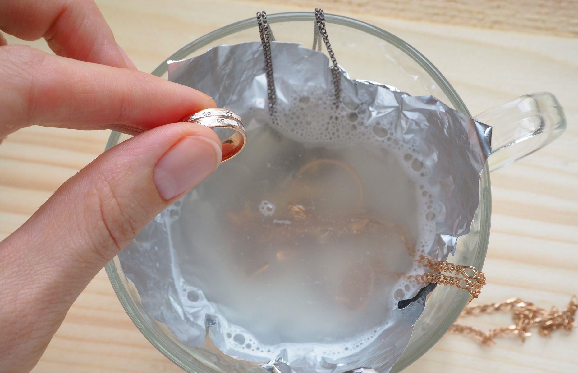 Ein Trick zum Reinigen von Silber 