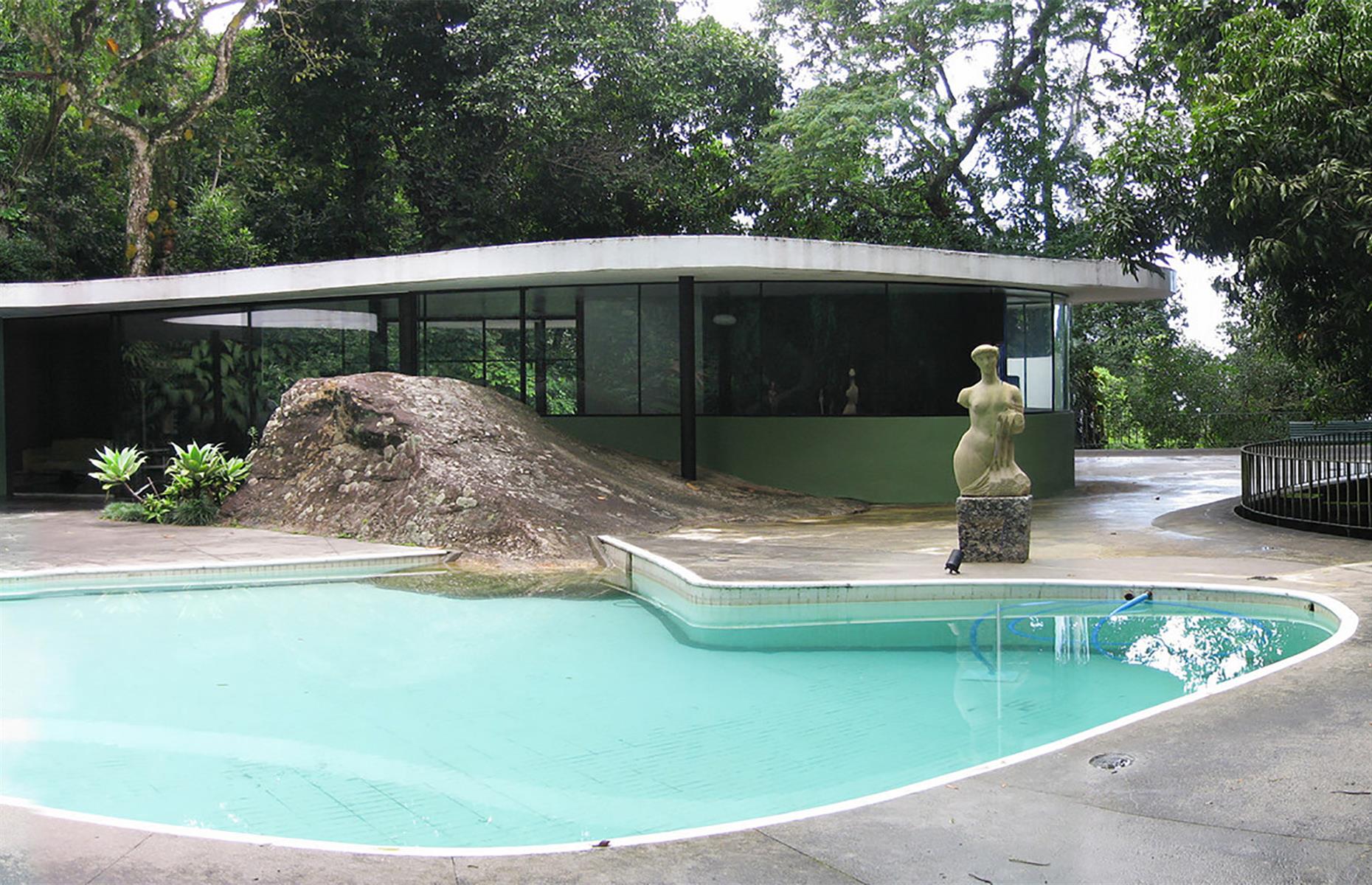 Casa das Canoas by Oscar Niemeyer