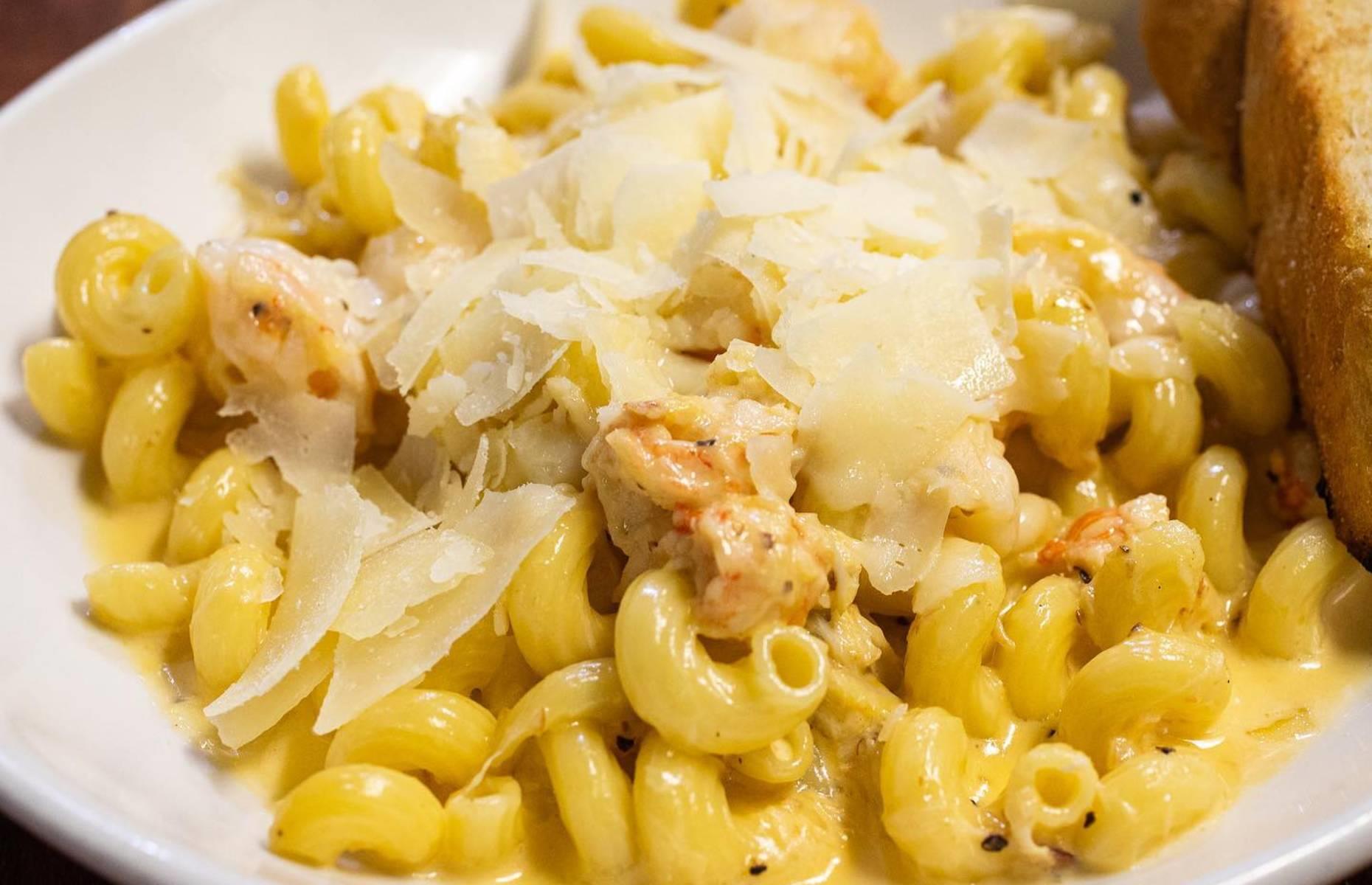 Kansas: lobster, shrimp, and crab mac 'n' cheese, Wine Dive, Wichita