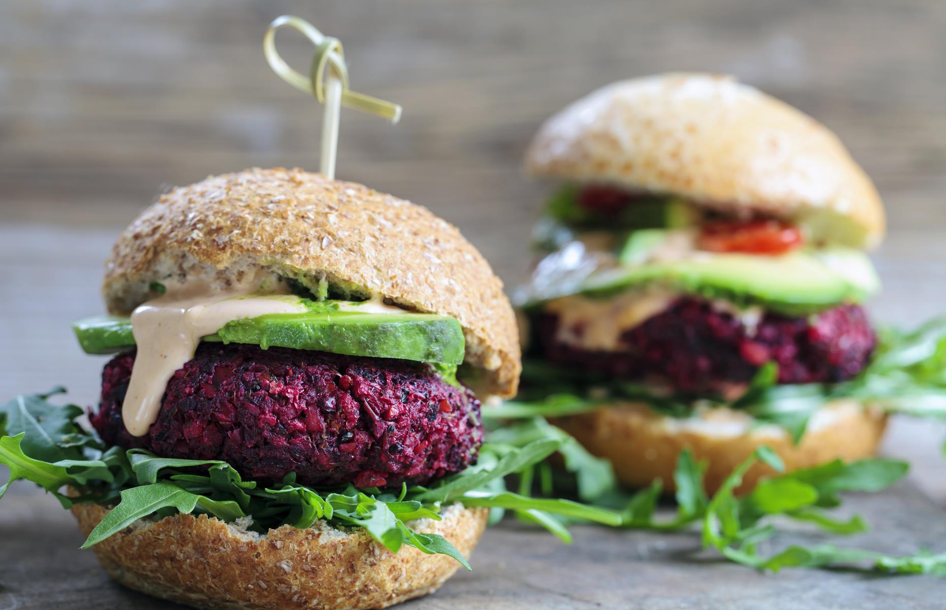 Beetroot burgers with chilli mayo