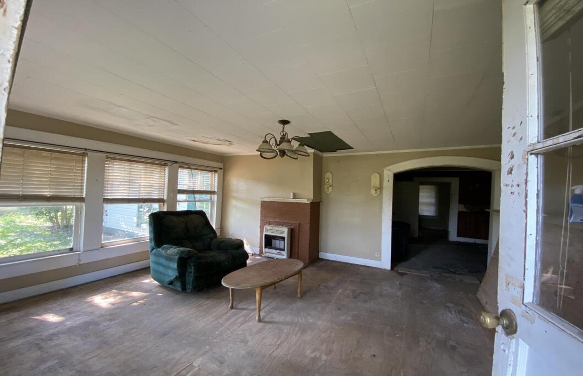Edificios abandonados con búnker oculto, Mississippi, EE. UU.: 55.000 $ (51.000 €)