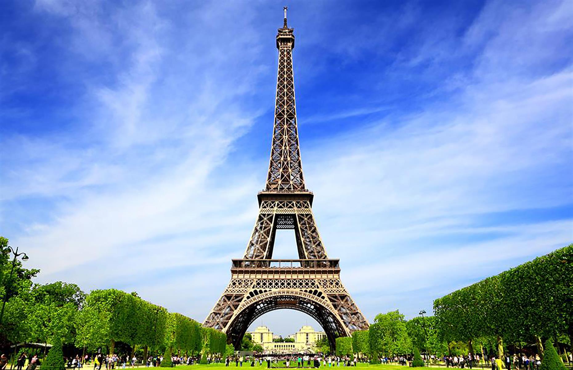 21. The Eiffel Tower is really ugly