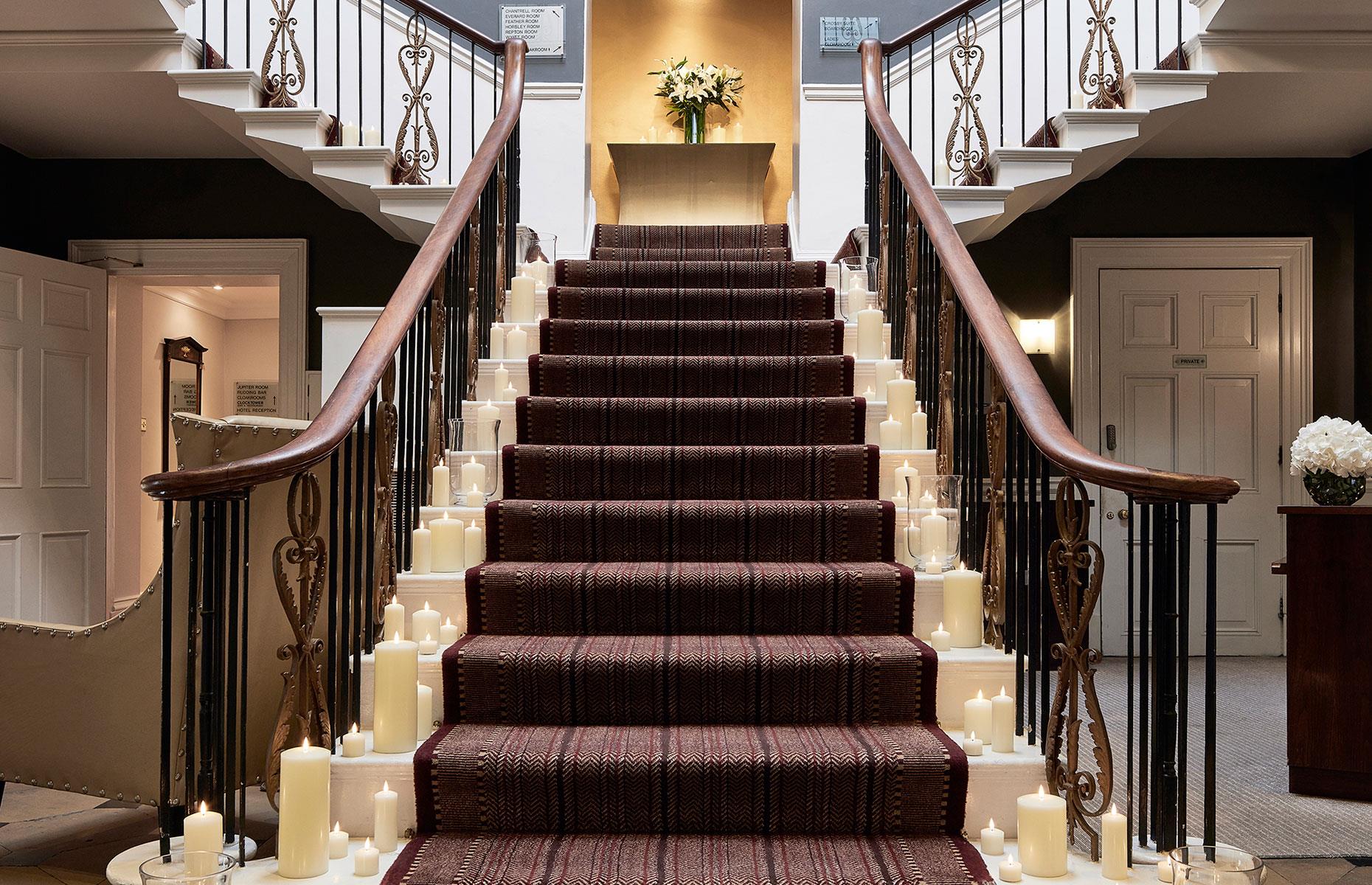 Double-ended staircase