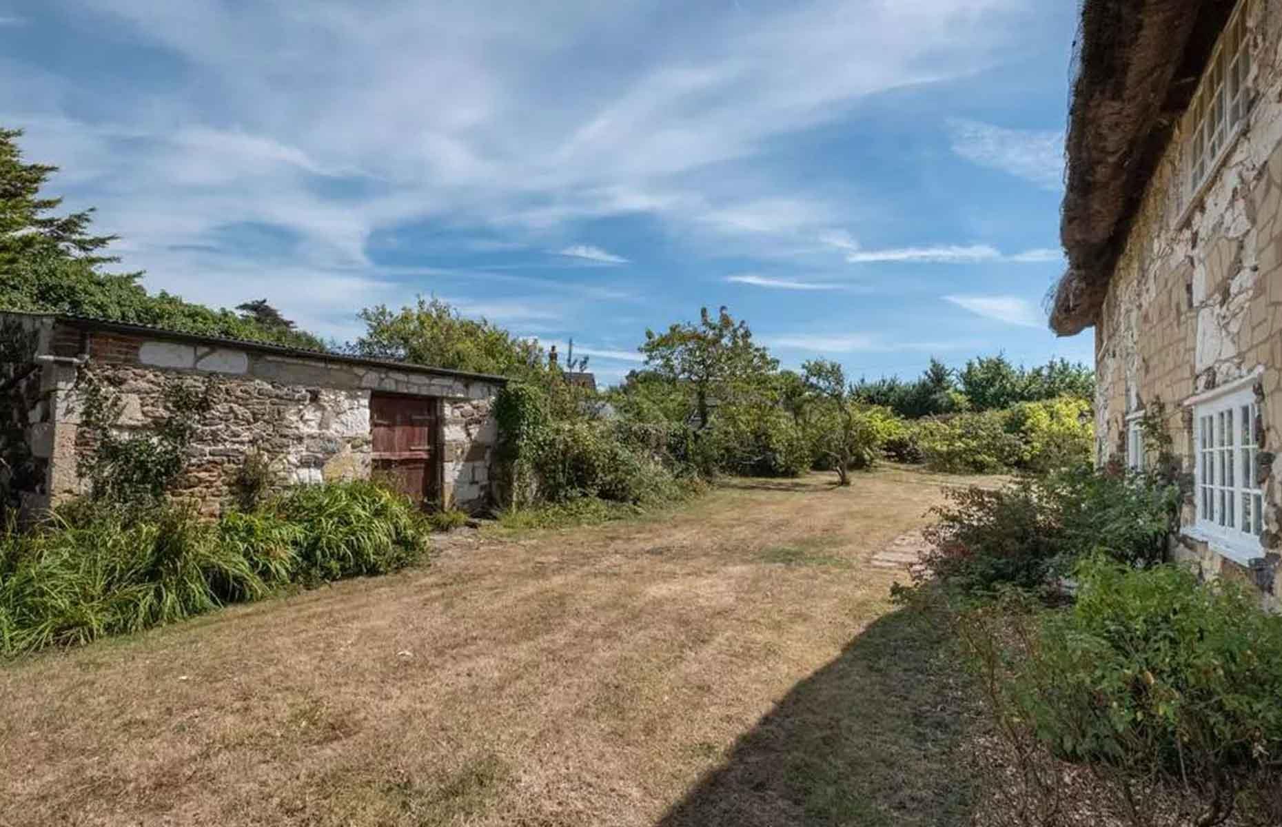 Historic agricultural cottage, Isle of Wight, UK: $485,000 (£350k)