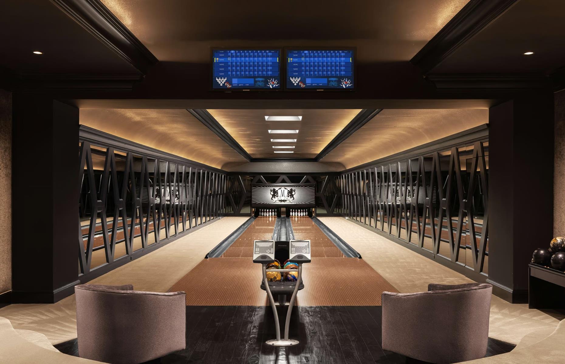 The Manor, California: 56,500 square feet