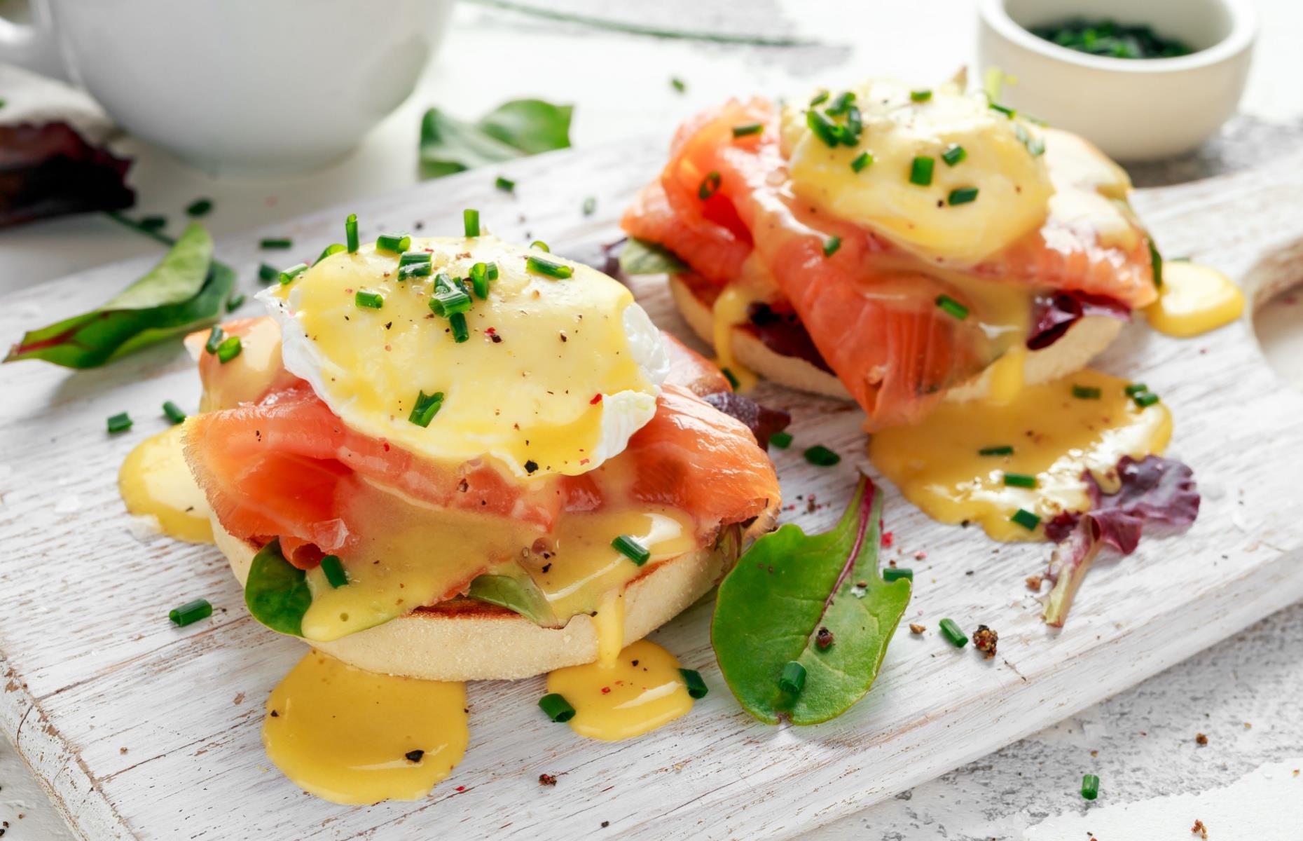 Oregon: smoked salmon eggs Benedict