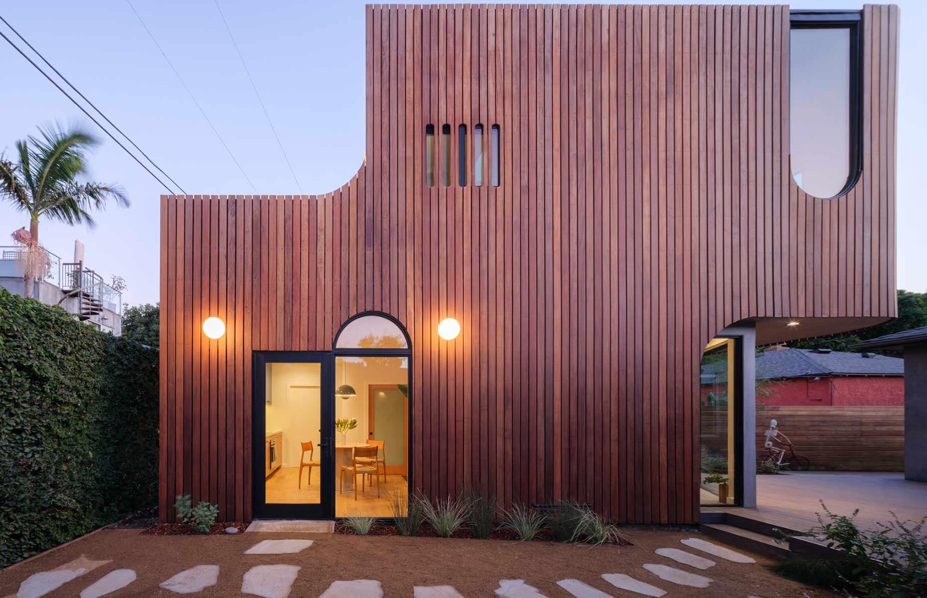 DESPUÉS: Conversión de edificio anexo, Mar Vista, California