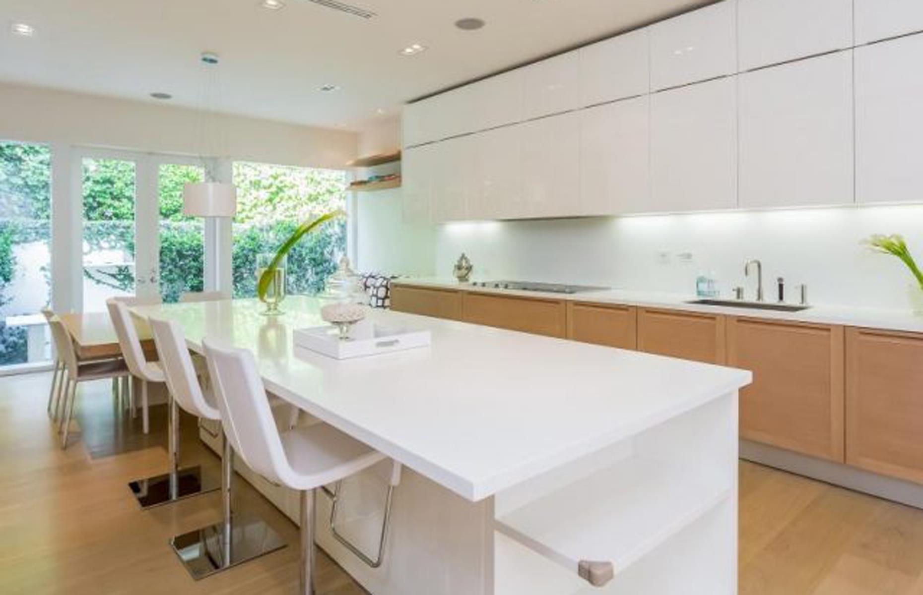 Shakira's Miami mansion: all-white décor
