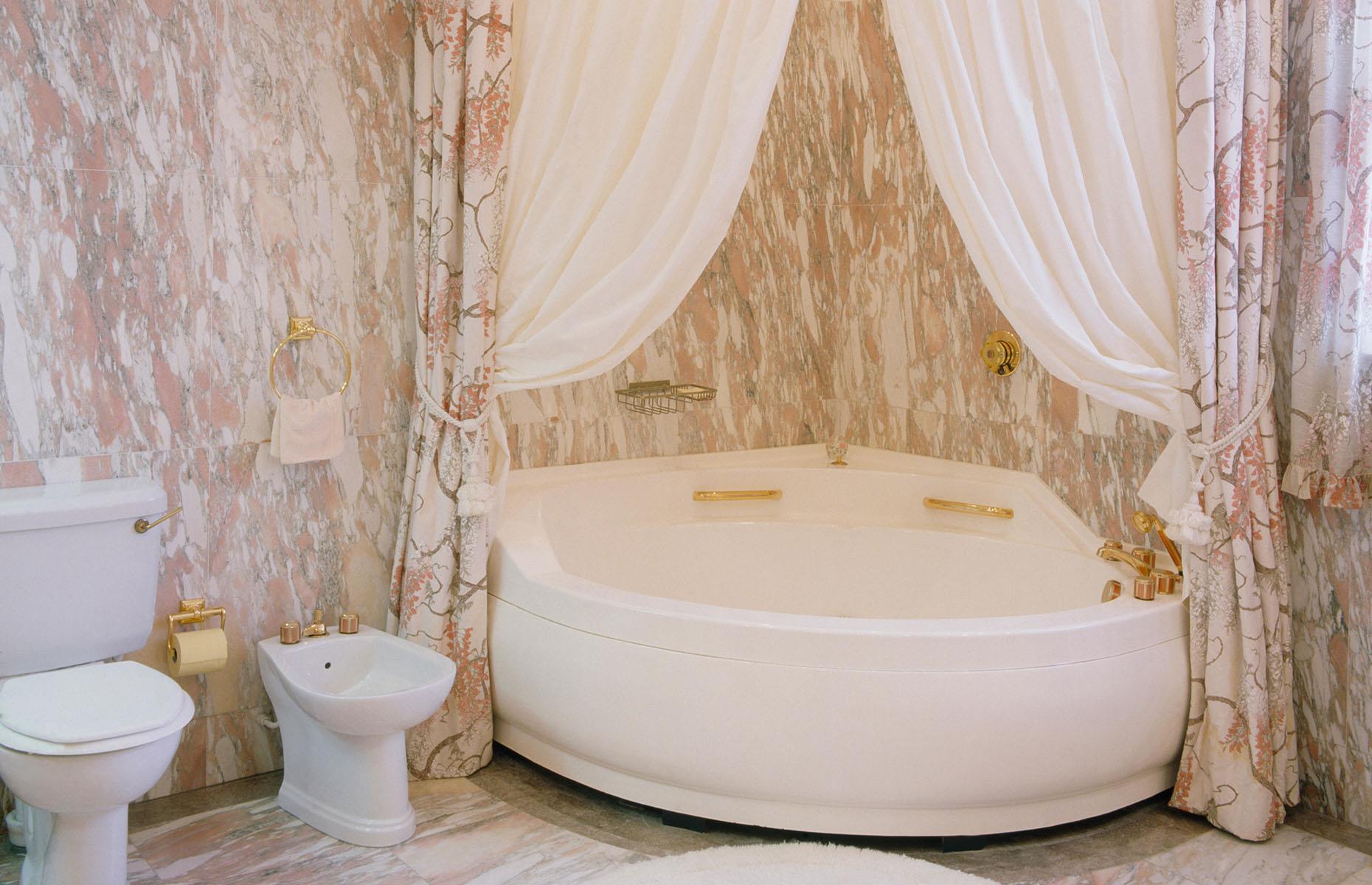 1980s: the bathroom