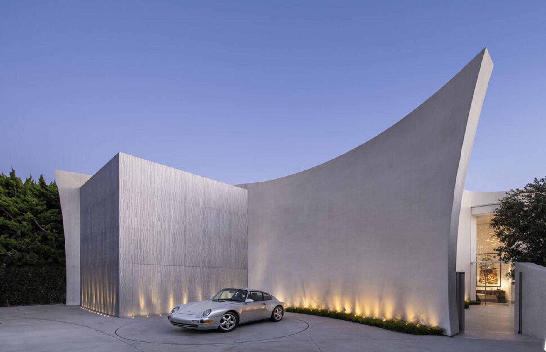 Tour California's Carbon Beach concrete mansion