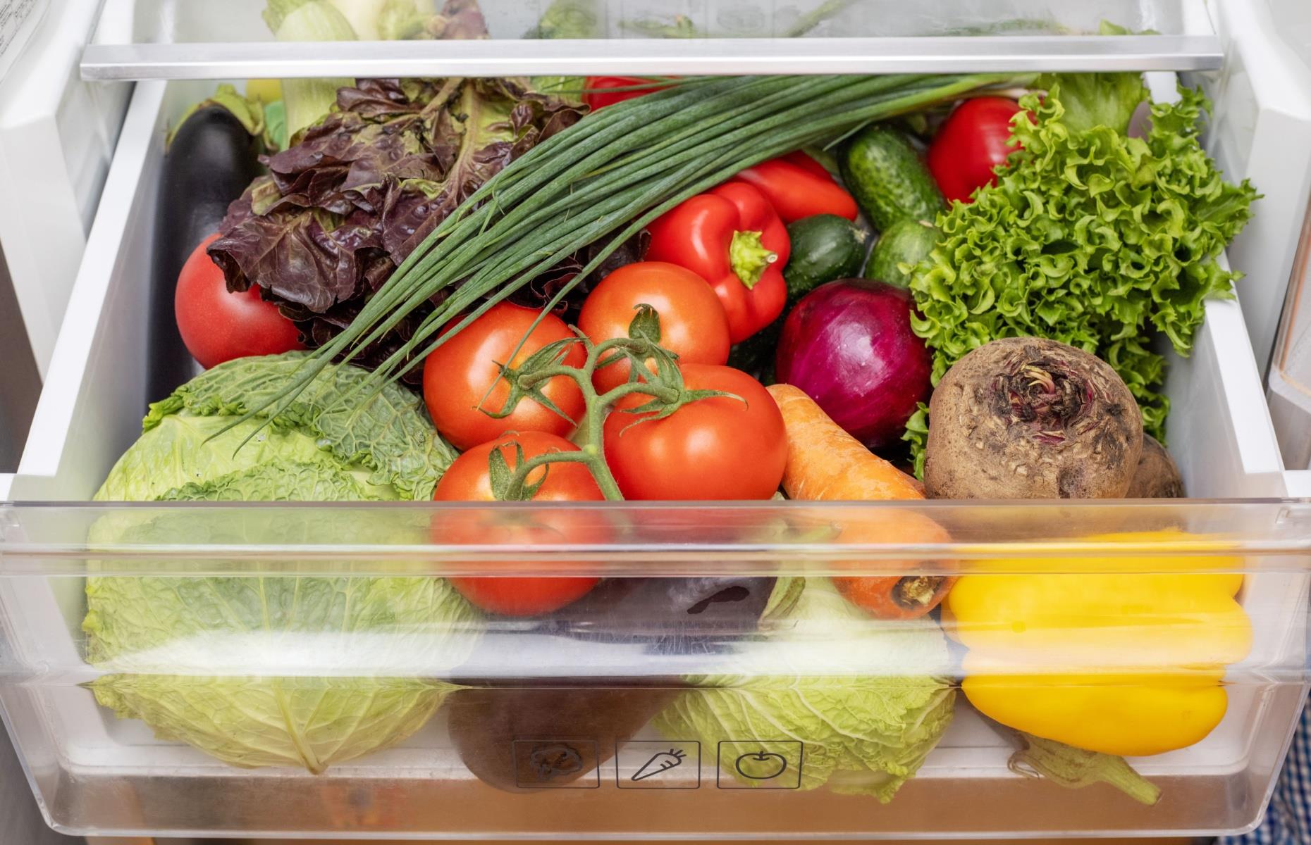 38. Storing unwashed and ready-to-eat produce together