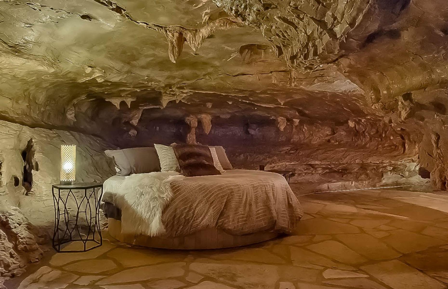 Cave home. Гостиница Beckham Creek Cave Lodge. Beckham Creek Cave Lodge, США, Арканзас. Пещерный стиль в интерьере. Комната в пещере.