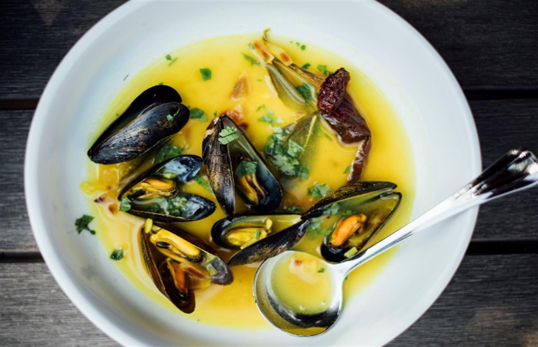 Turmeric and lime mussel broth
