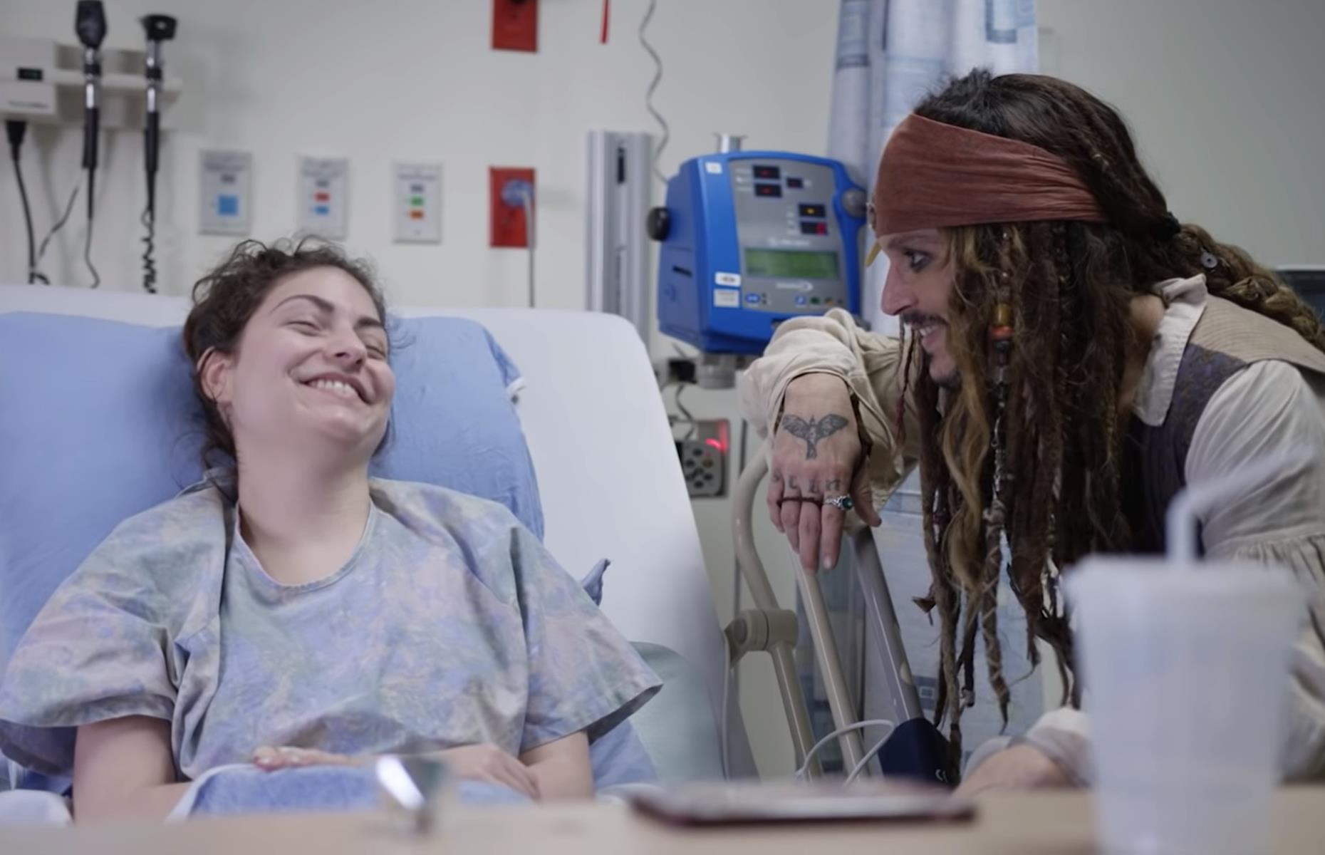 Johnny Depp visits kids in hospital