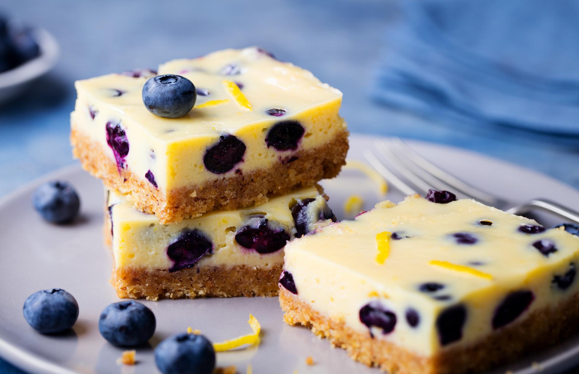 Baked blueberry cheesecake