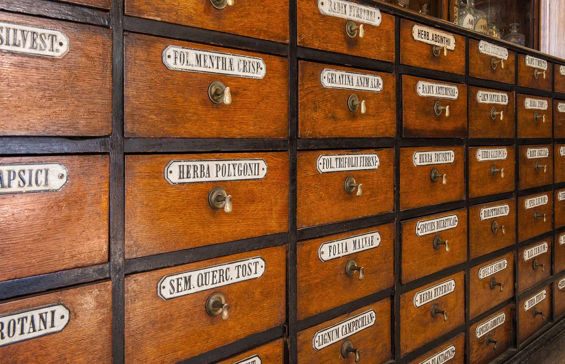 Apothecary chests: 1400s