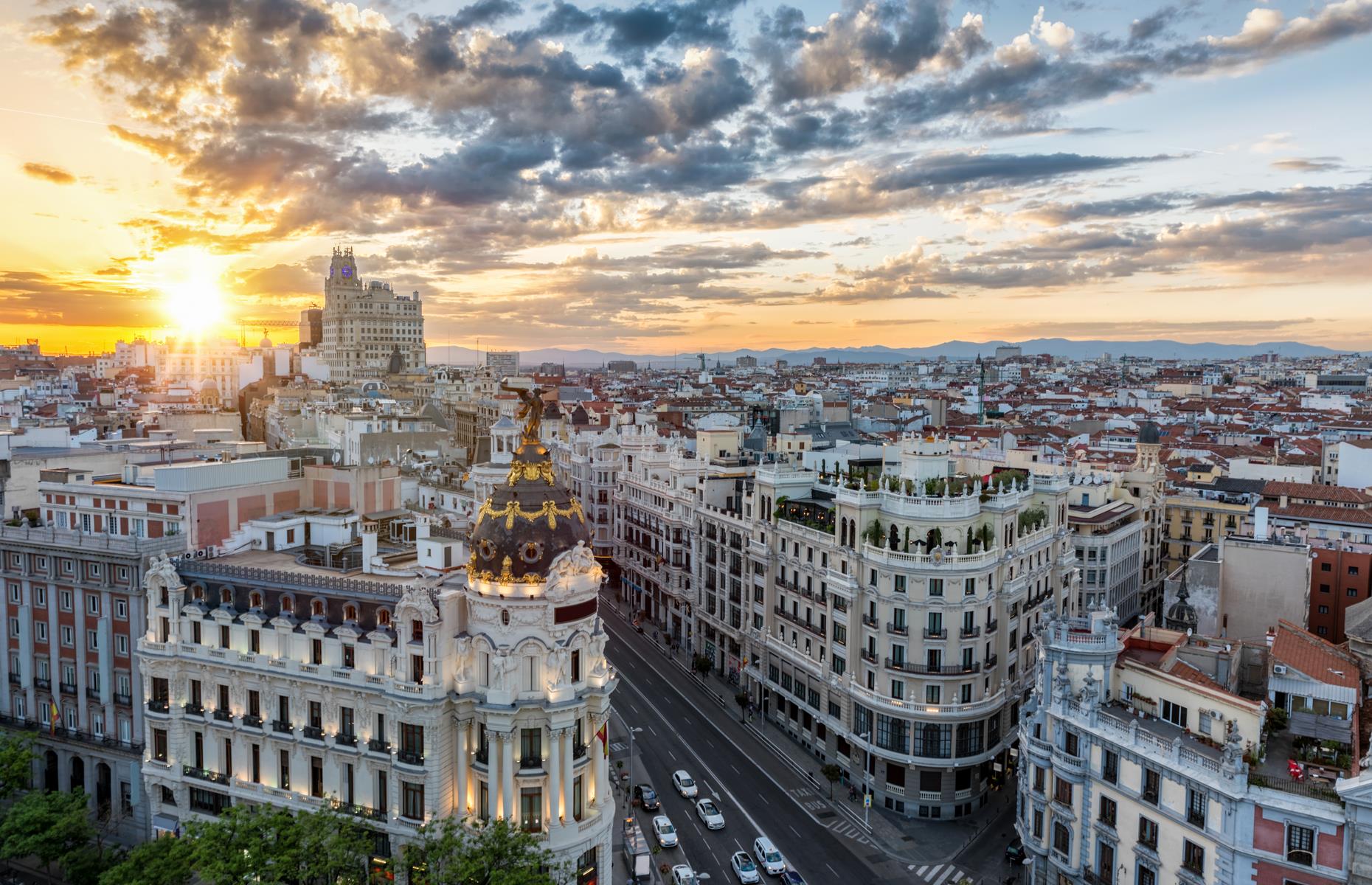 Four-star hotel in Madrid converted into hospital