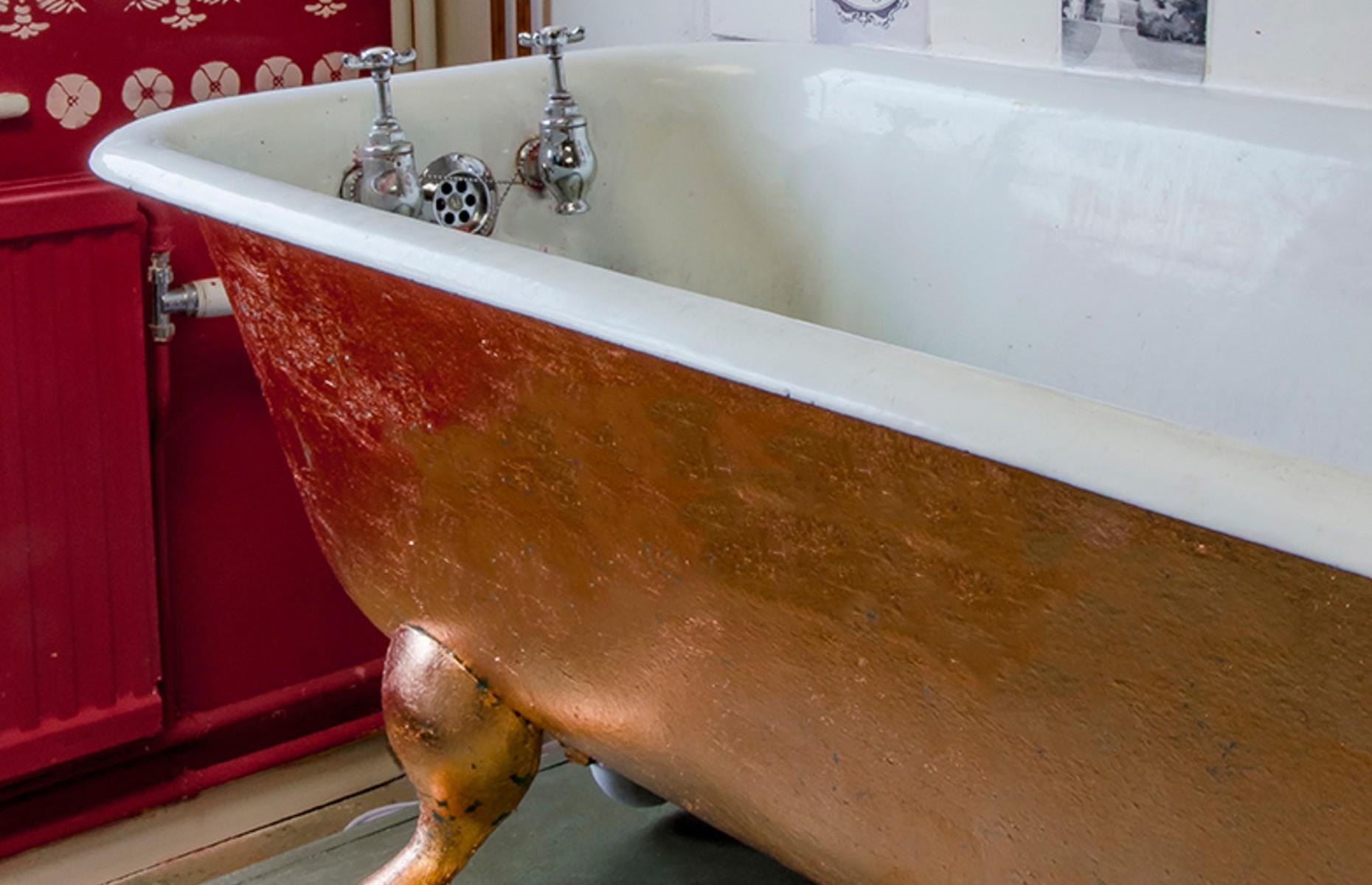 Copper leaf a bath
