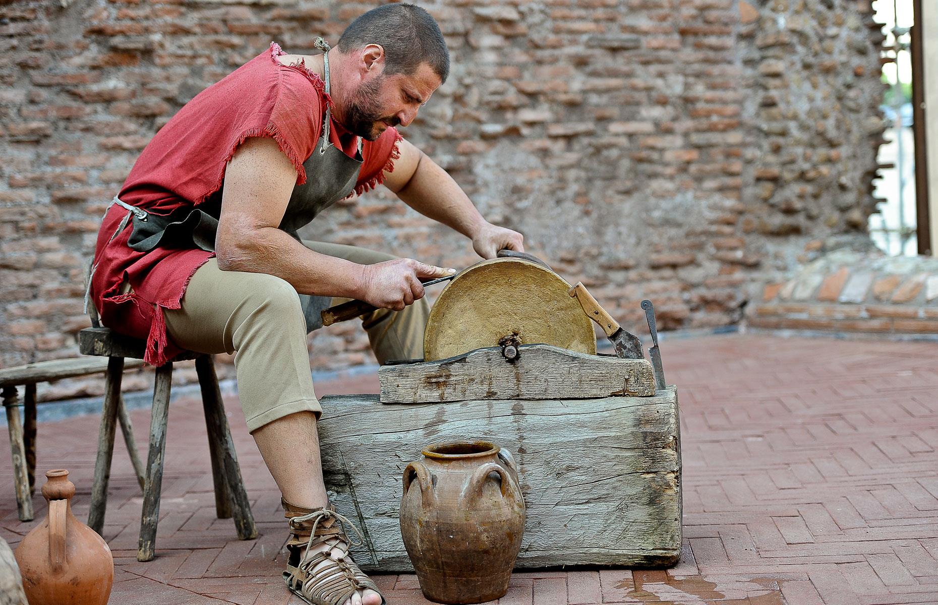 Artisan in imperial Rome: six hours a day, 185 days a year