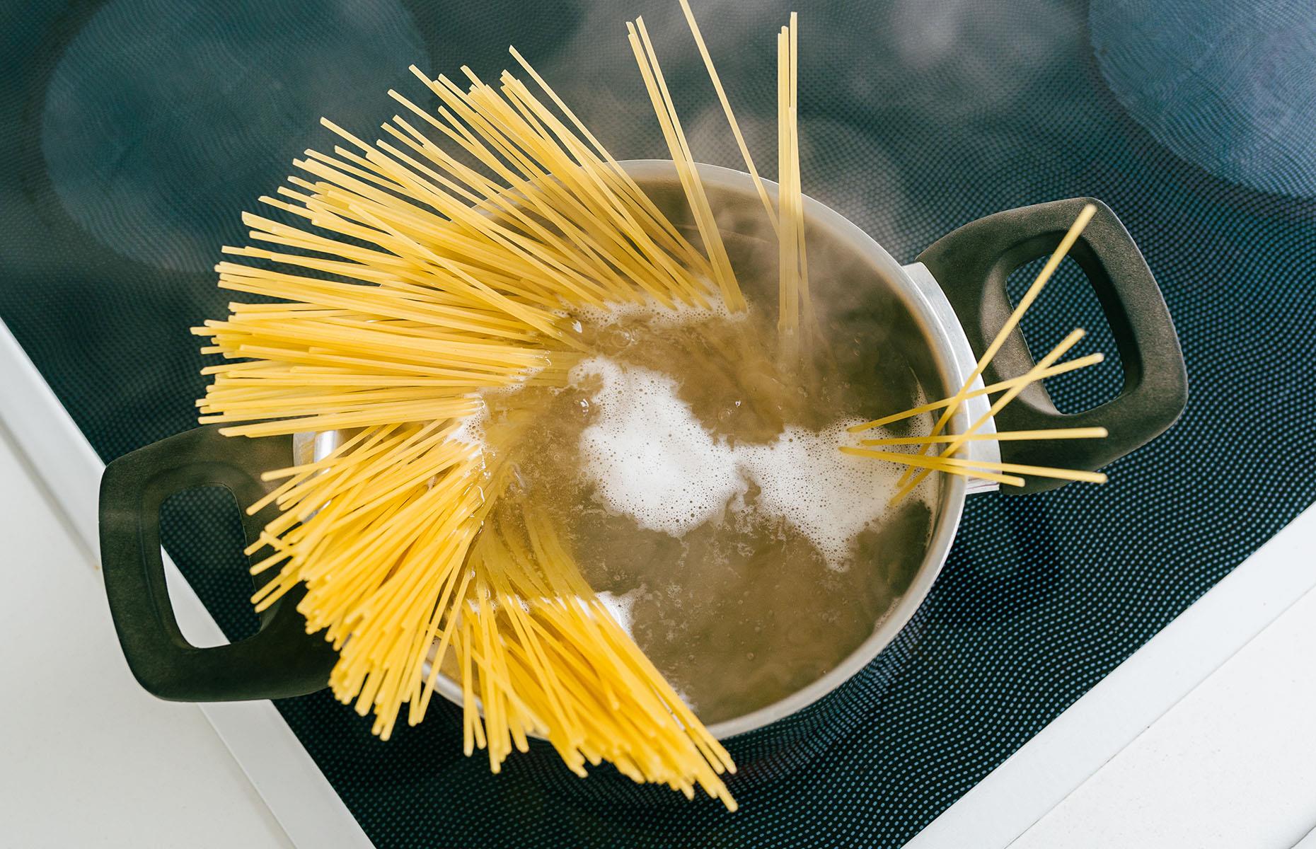2. Adding oil to pasta water prevents it from sticking