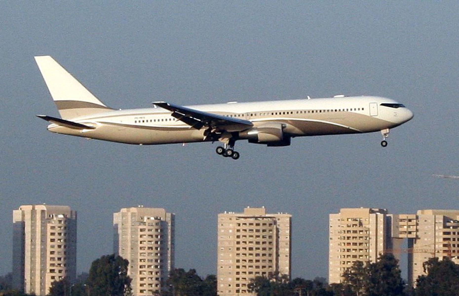 Avionul privat Boeing 767-33A ER ce valorează170 milioane de dolari (Sursă foto: Golf Bravo CC, Wikipedia)