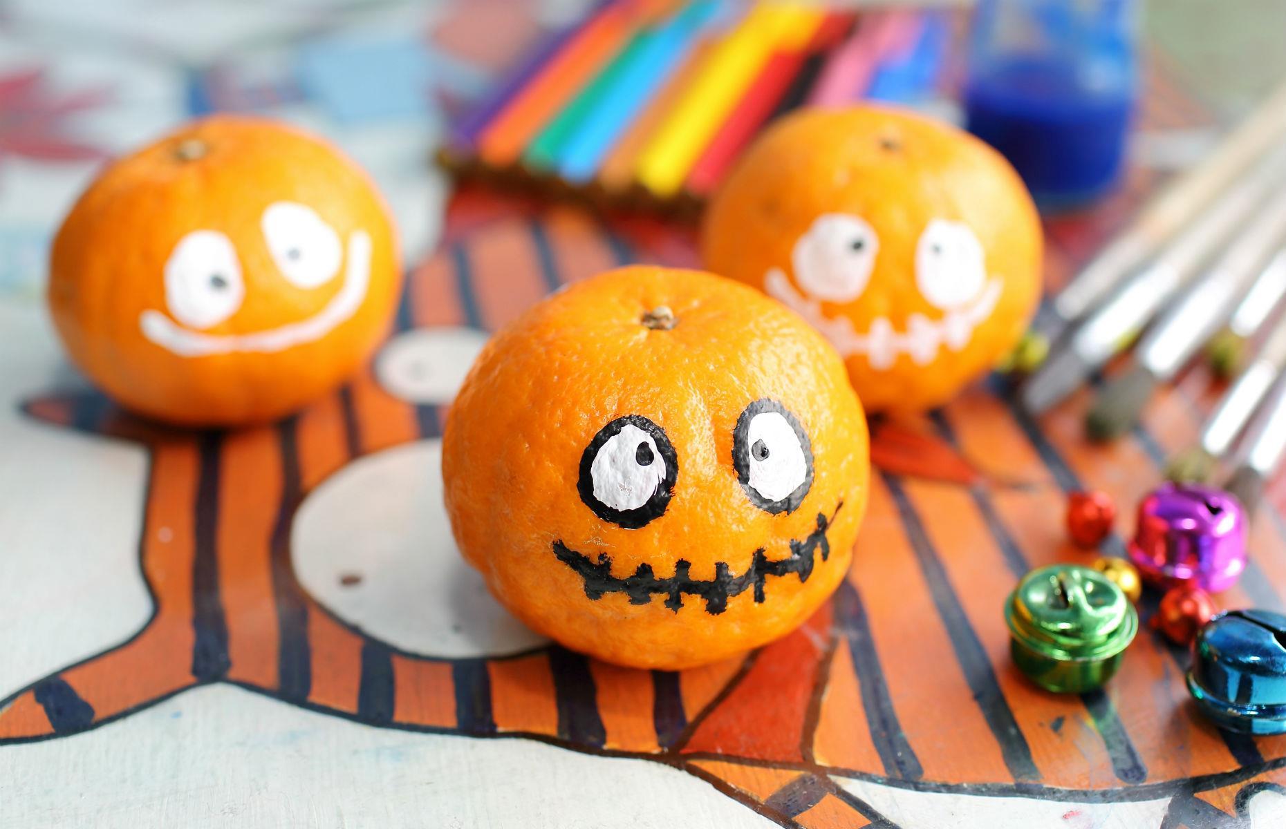 Draw faces on oranges