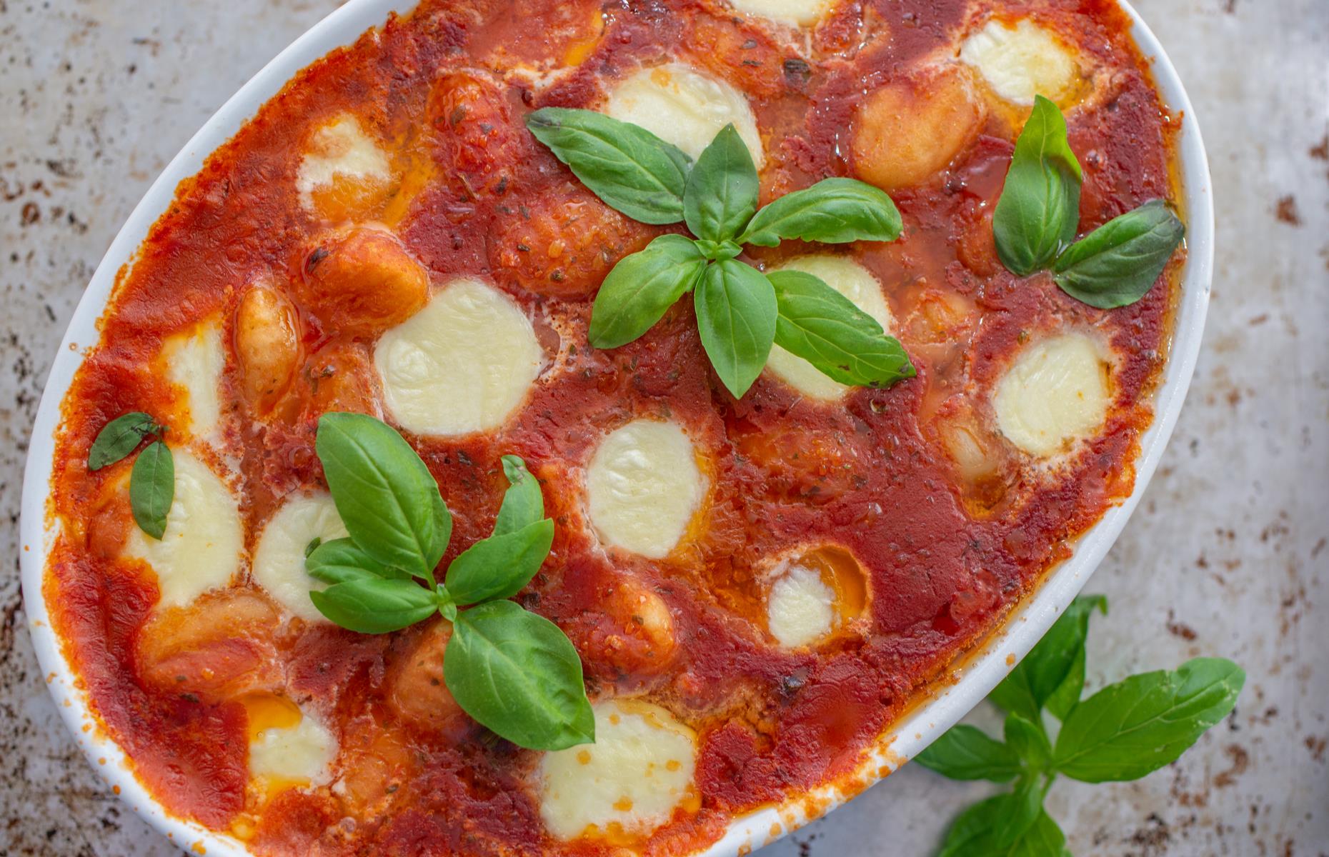 Baked gnocchi with tomato and mozzarella