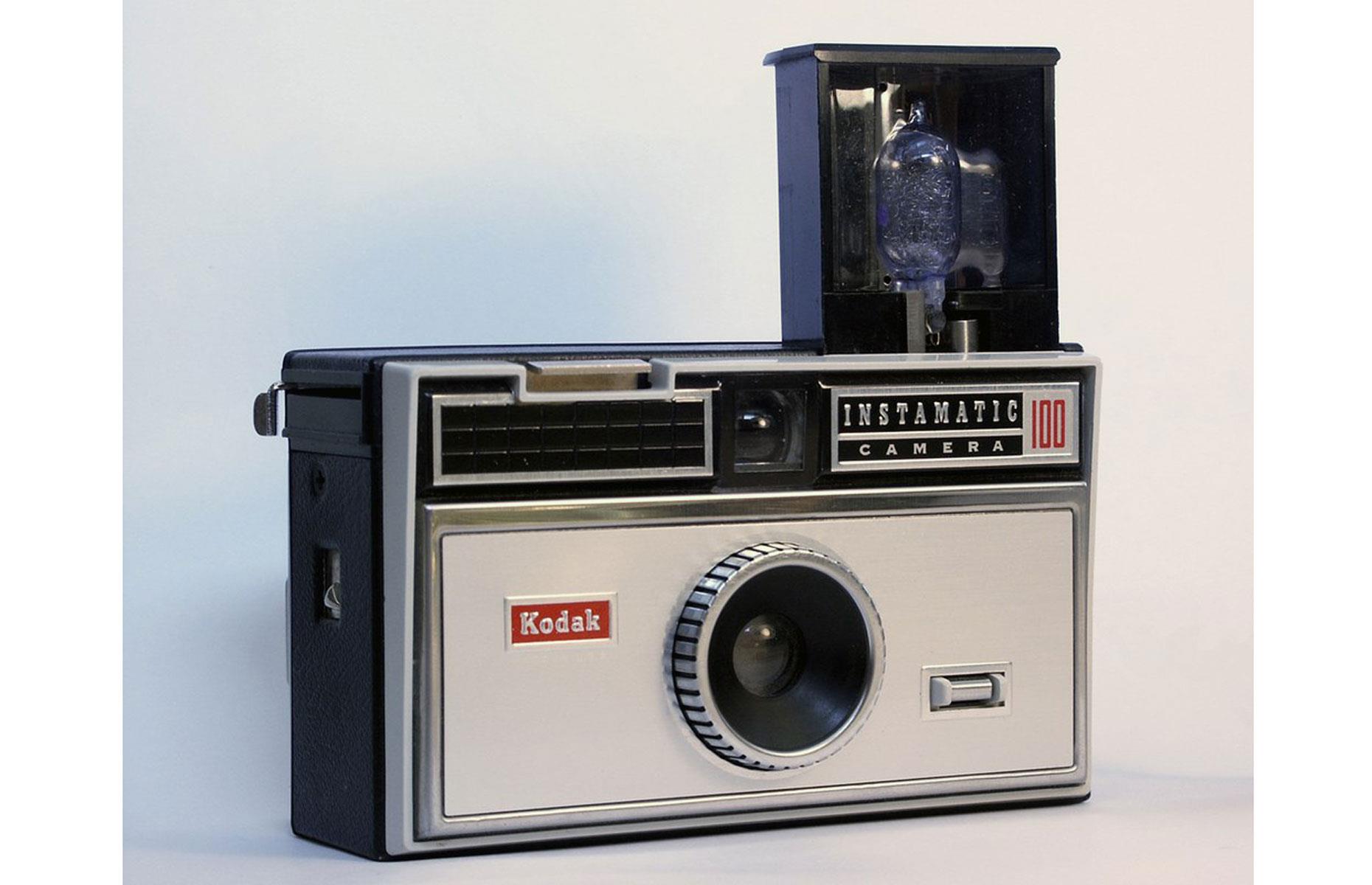 1963: easy to load camera 
