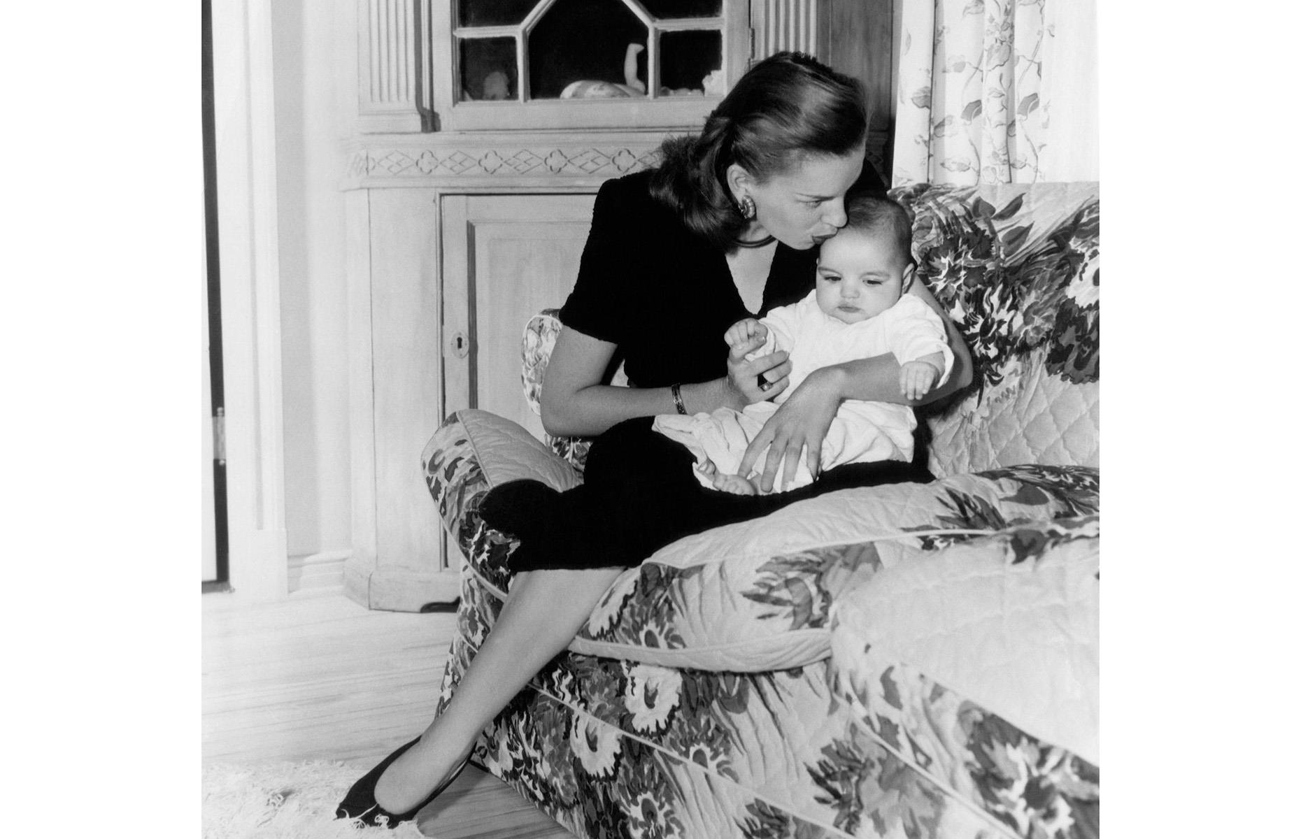 Judy Garland and baby Liza Minelli