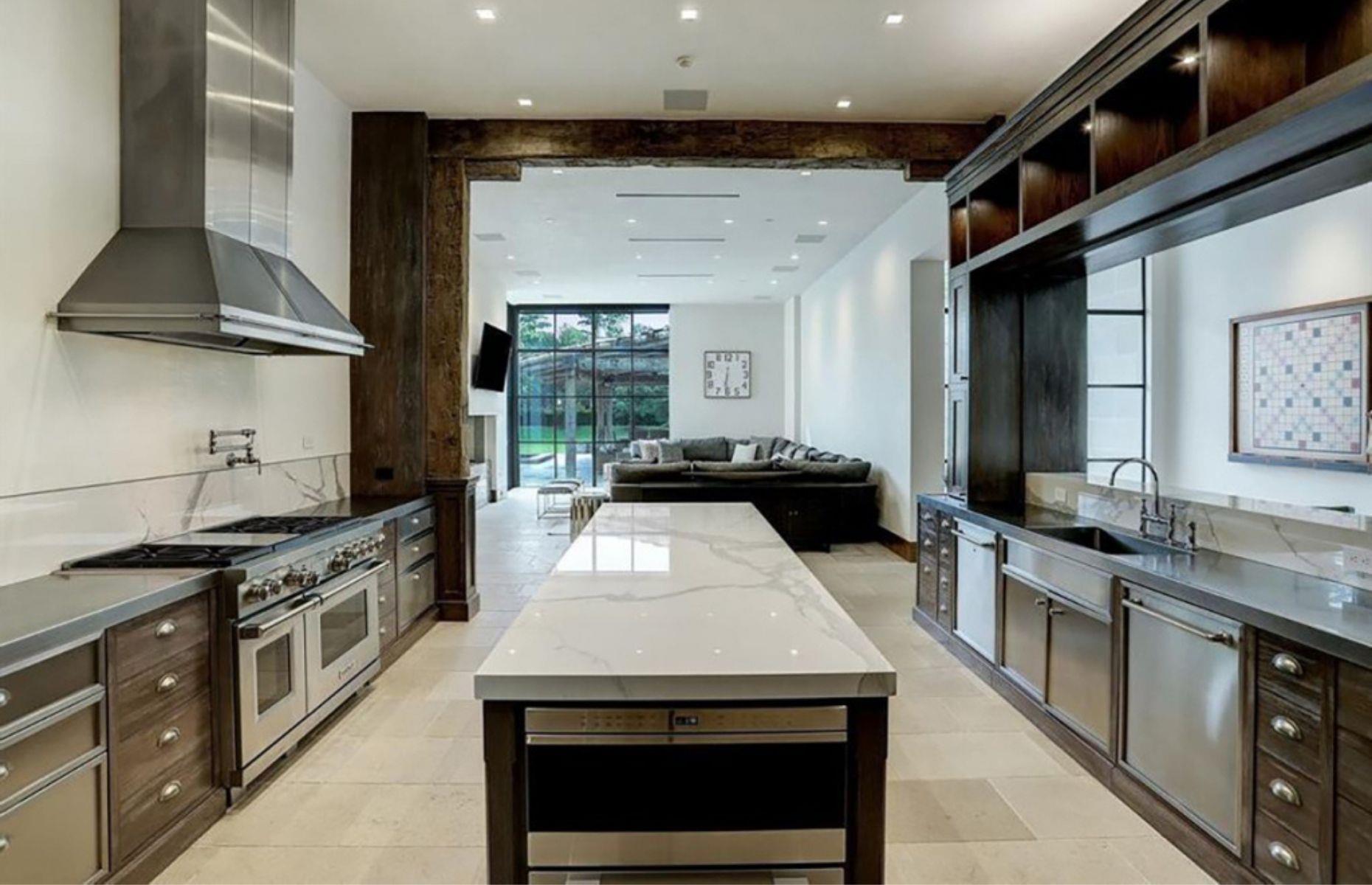 Chris Paul's modern Houston mansion: sold for $7.2 million